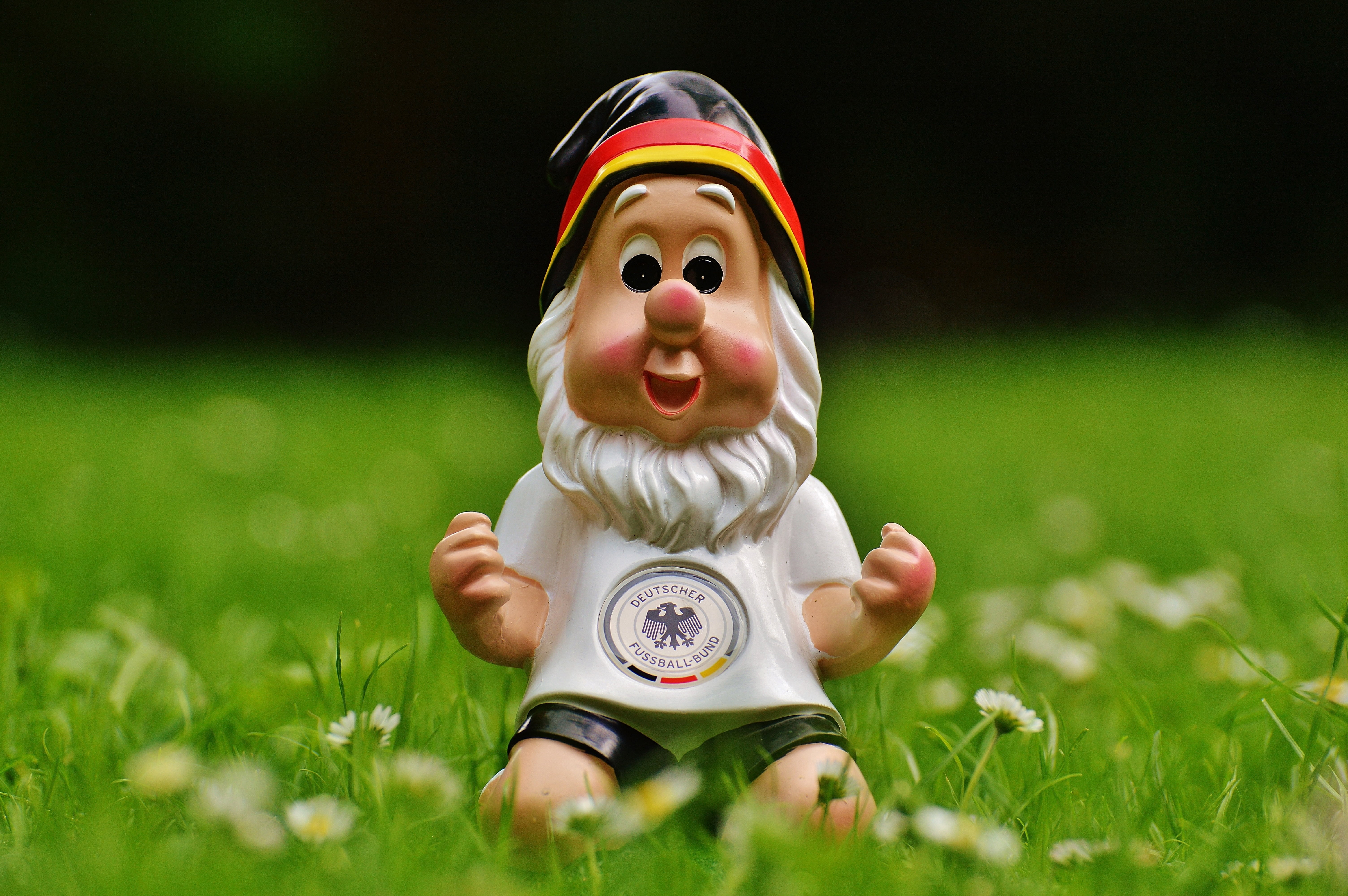 clock, nature, outdoors, funny, innocence, sweet, plant, dwarf, play, competition, portrait, em, human body part, tournament, childhood, national colours, HD Wallpaper