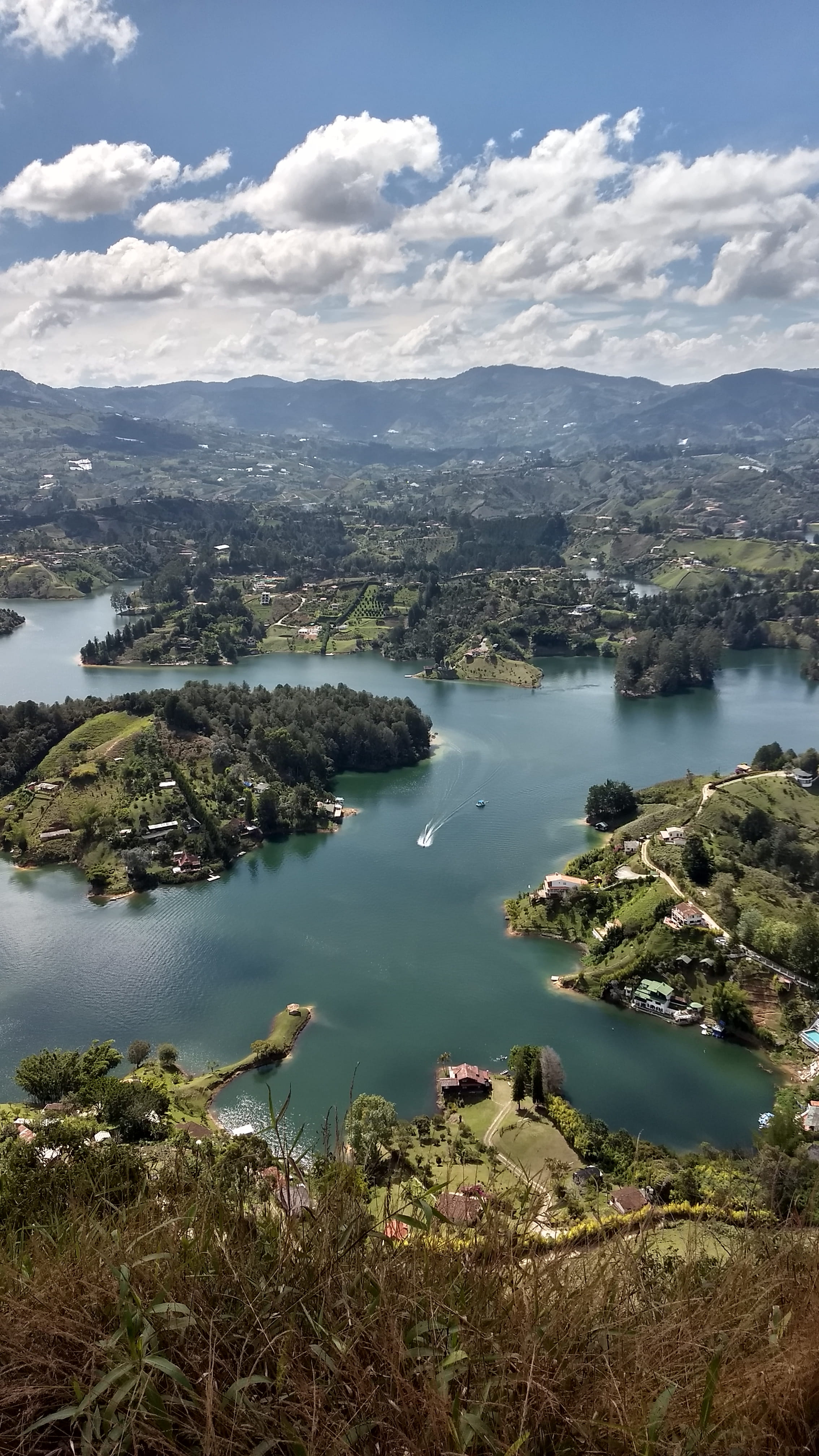 beauty in nature, tree, 4K, non-urban scene, verticales, plant, mountain, Colombia, represa, scenics - nature, water, high angle view, lake, tranquility, Phone HD Wallpaper
