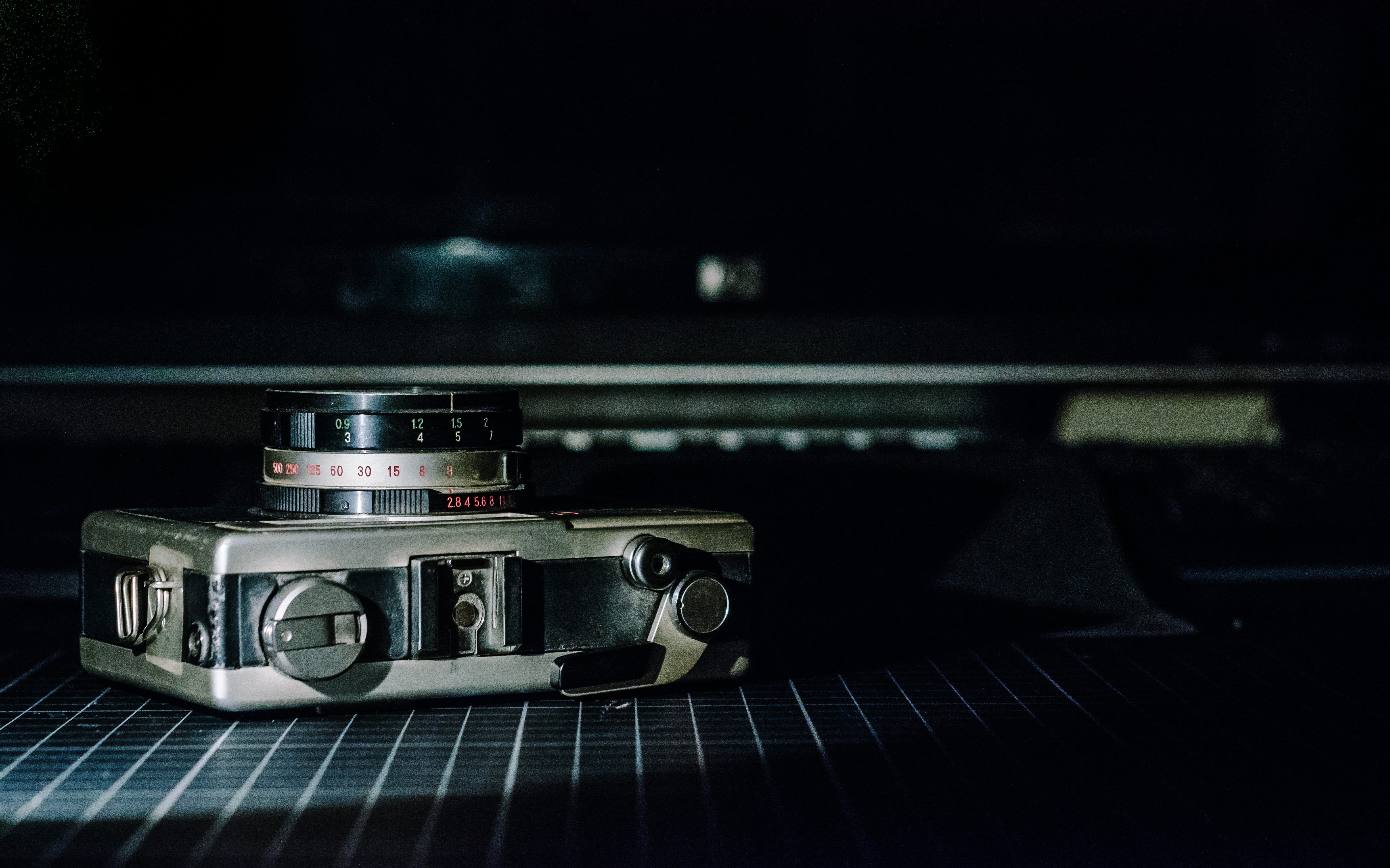 point, working, 35mm camera, close-up, old fashioned, dark, workspace, analog, closeup, single object, music, equipment, 4K, desktop, silver, technology, HD Wallpaper