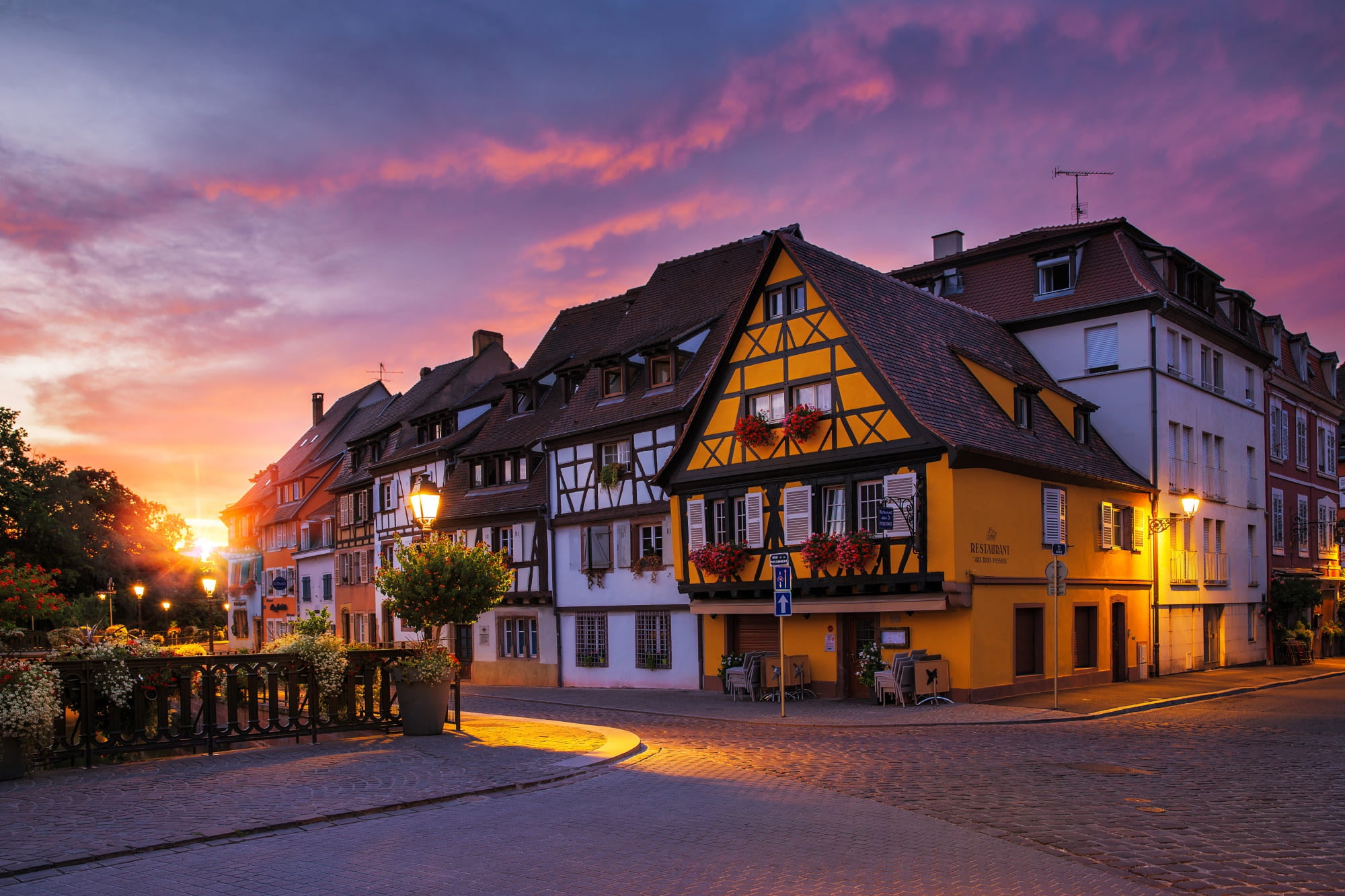 lights, 1080P, Colmar, dawn, home, street, France, rays, morning, the sun, the city, HD Wallpaper
