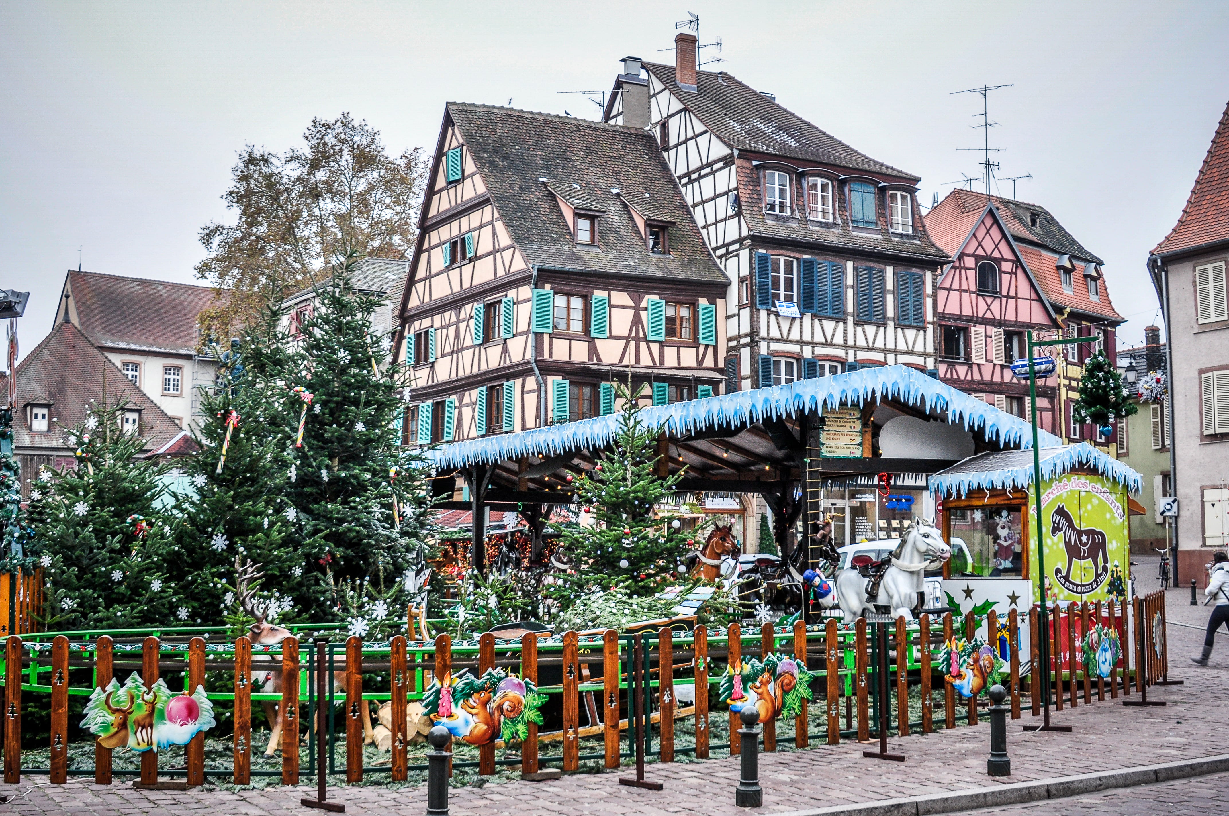 christmas, crowd, advent, tree, romantic, sky, time, group of people, plant, 4K, large group of people, atmosphere, street, adult, day, cafe, built structure, HD Wallpaper