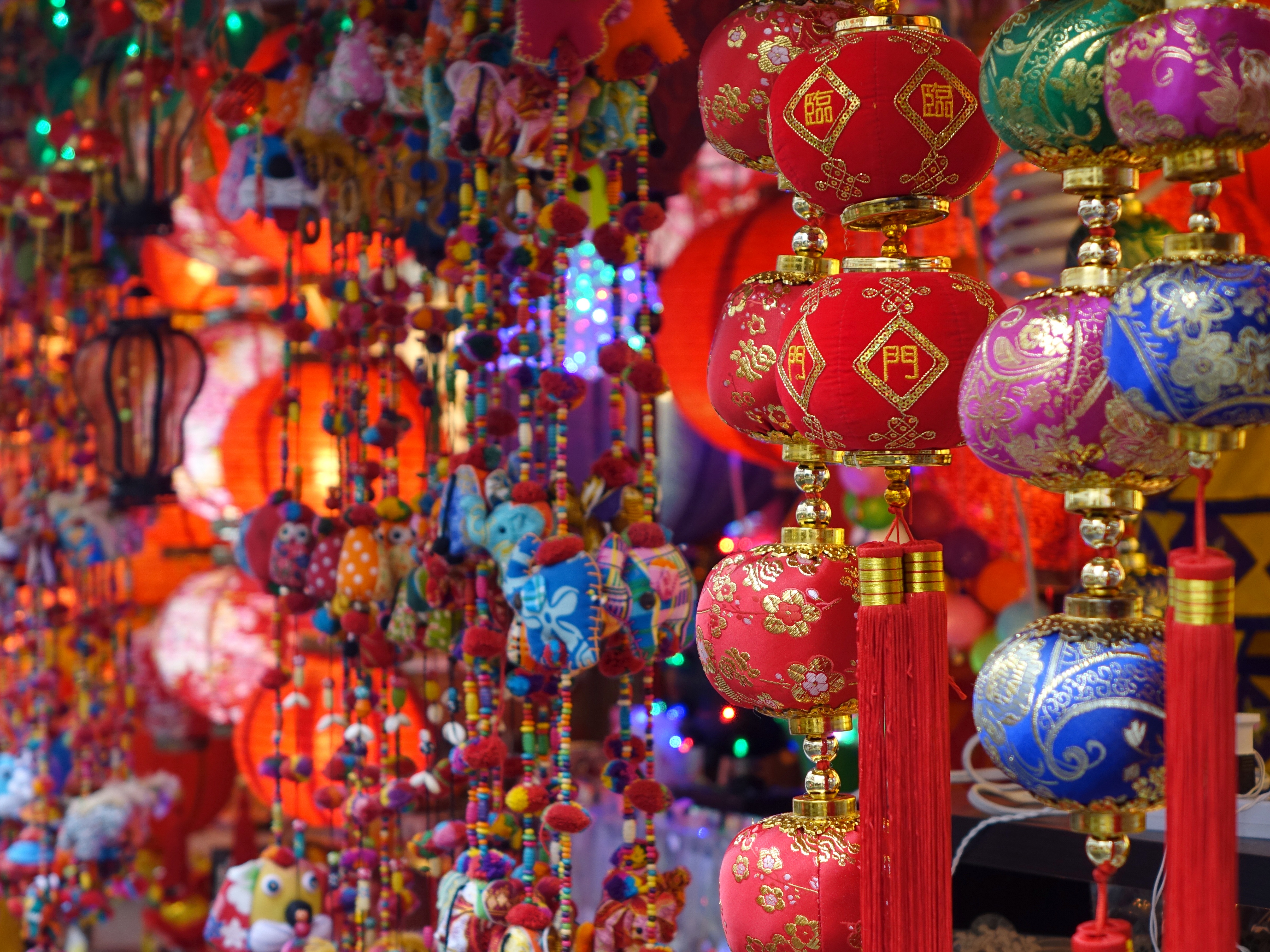 retail display, singapore, decoration, street market, tourism, no people, for sale, 4K, exotic, lighting equipment, hanging, close-up, large group of objects, HD Wallpaper