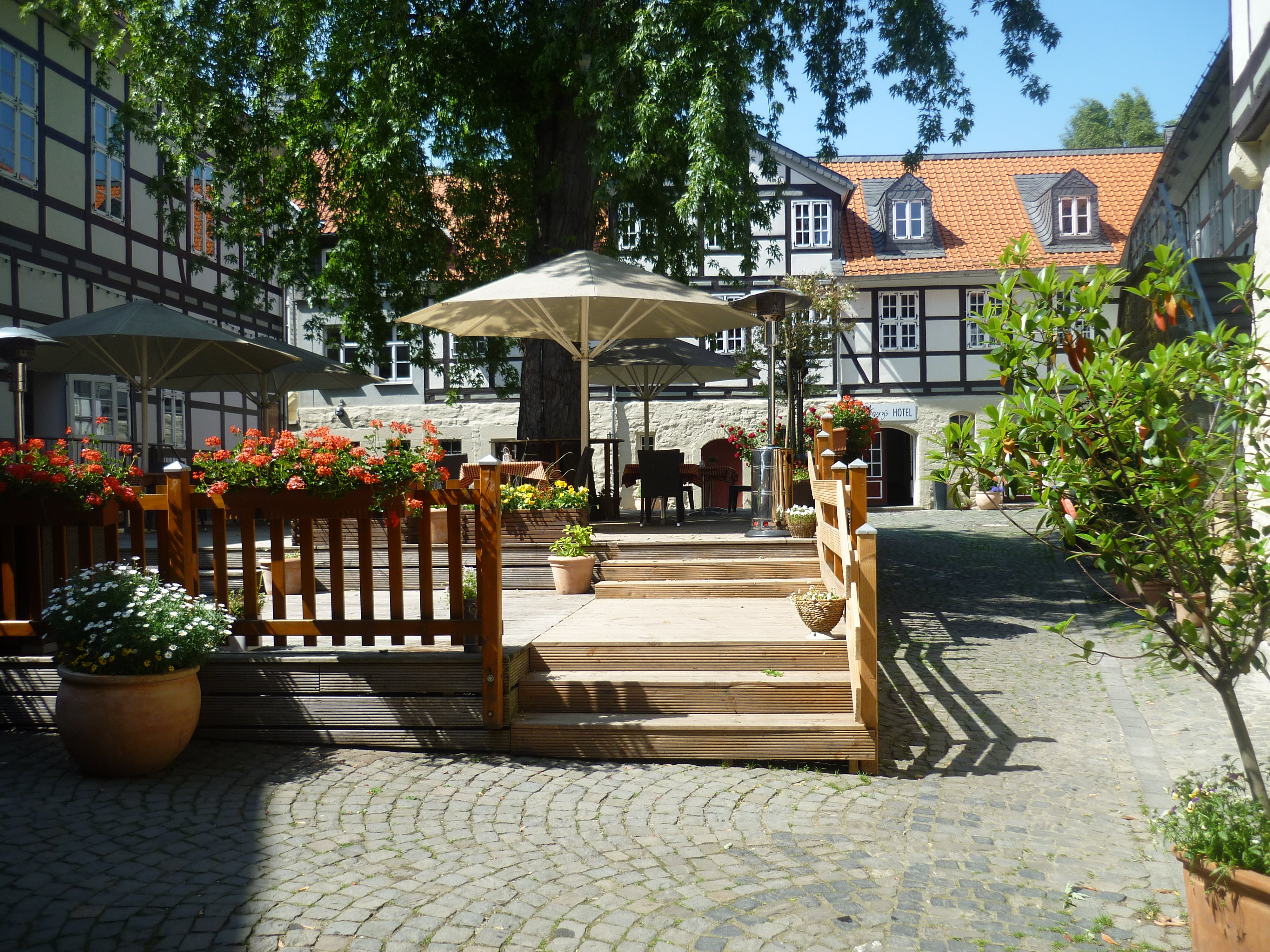 summer, outdoors, 4K, restaurant, town, cafe, travel, footpath, germany, plant, cityscape, tourism, building Exterior, nature, yard, famous Place, europe, HD Wallpaper