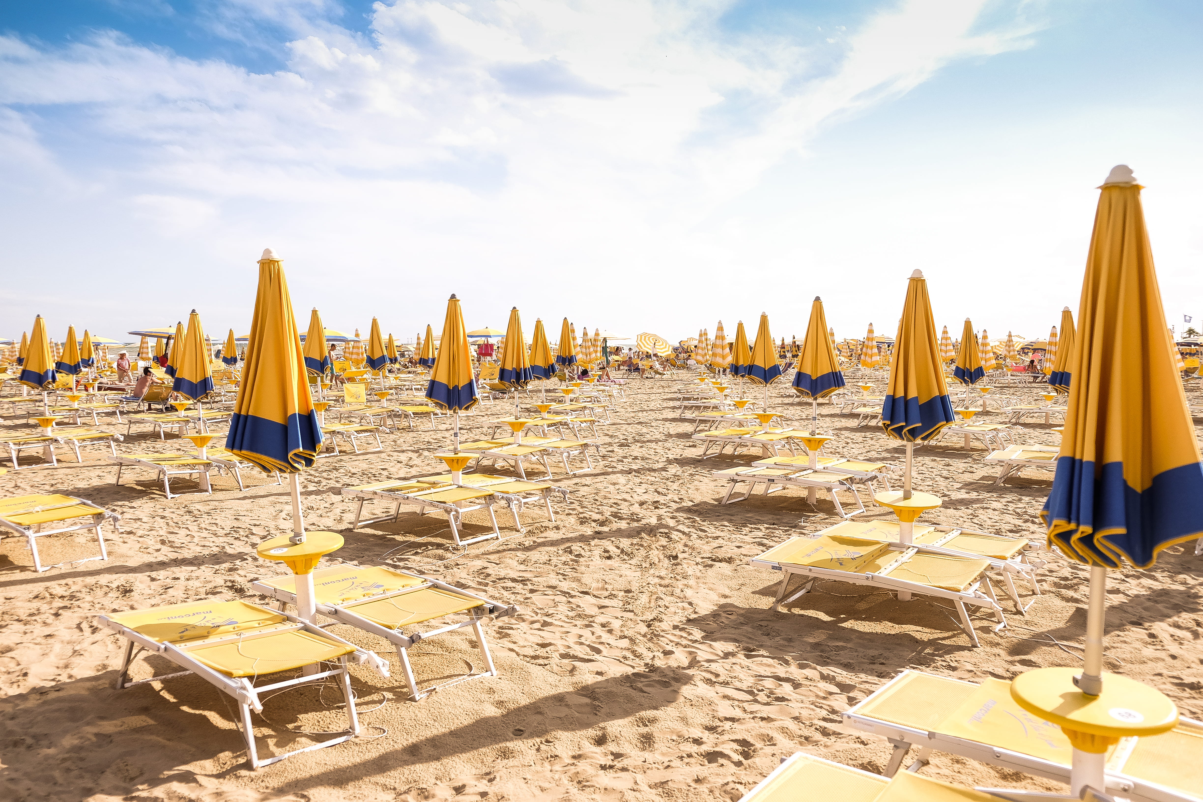 land, outdoors, beach umbrella, jesolo, patio, umbrella, nature, sky, silence, seat, lot, structure, canopy, protection, set, sunlight, bistro, cloud, shade, HD Wallpaper