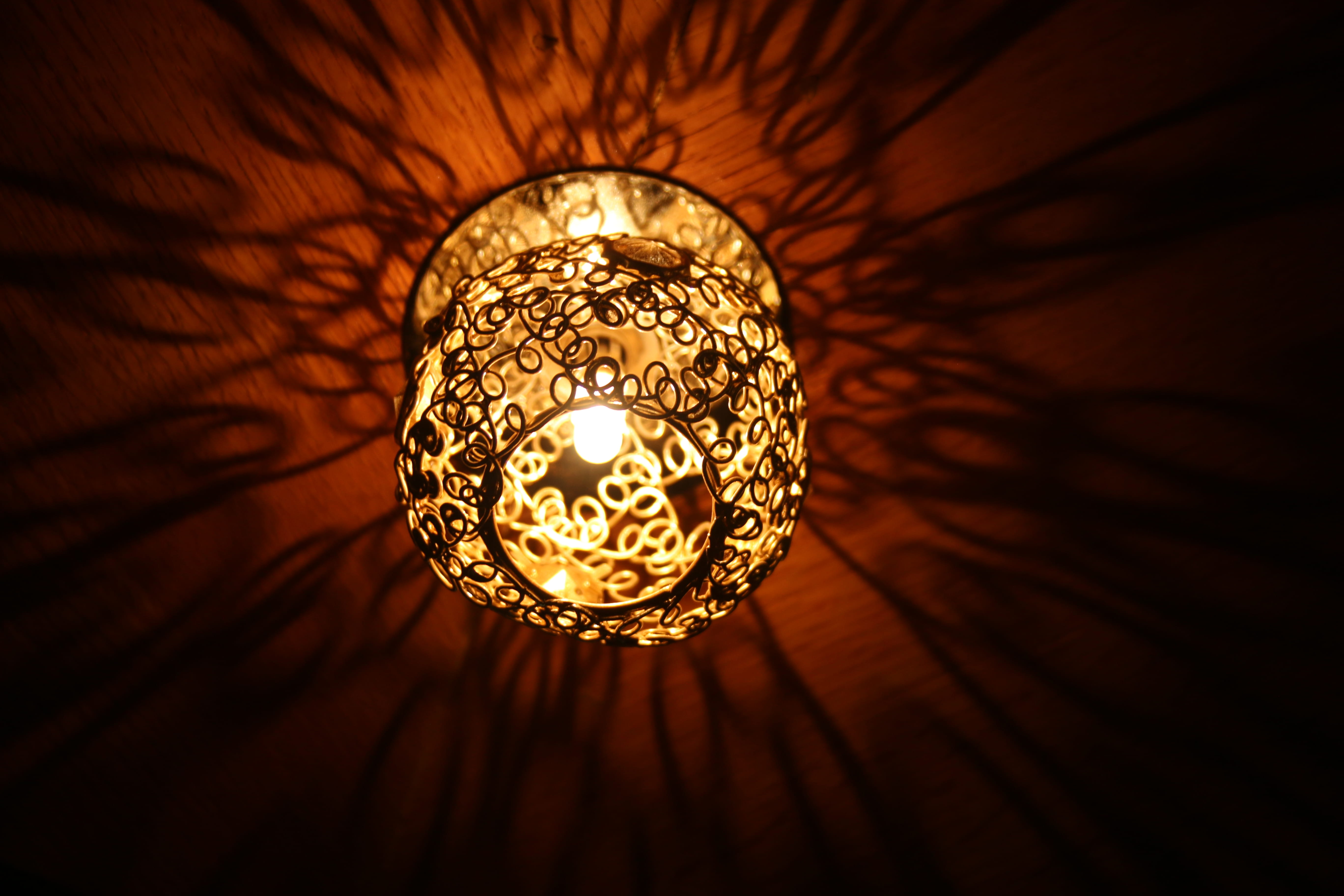 ceiling, light fixture, close-up, luxury, single object, decoration, porcelain, lighting equipment, food, indoors, design, light, pendant light, musical instrument, HD Wallpaper