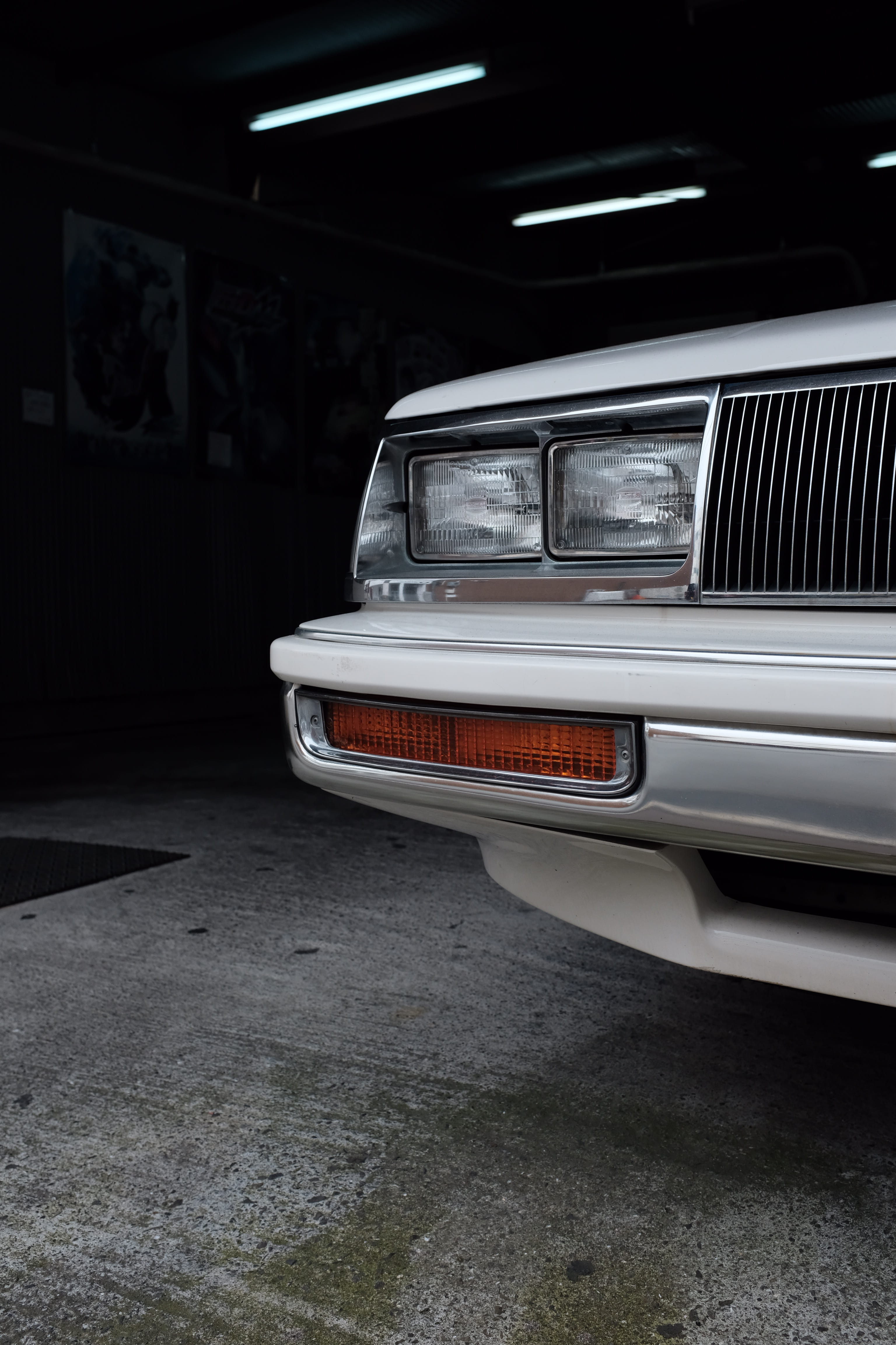 street, machine, gown, apparel, automobile, vehicle, car, indoors, vintage car, parking lot, light, lighting equipment, classic, headlight, day, architecture, Phone HD Wallpaper