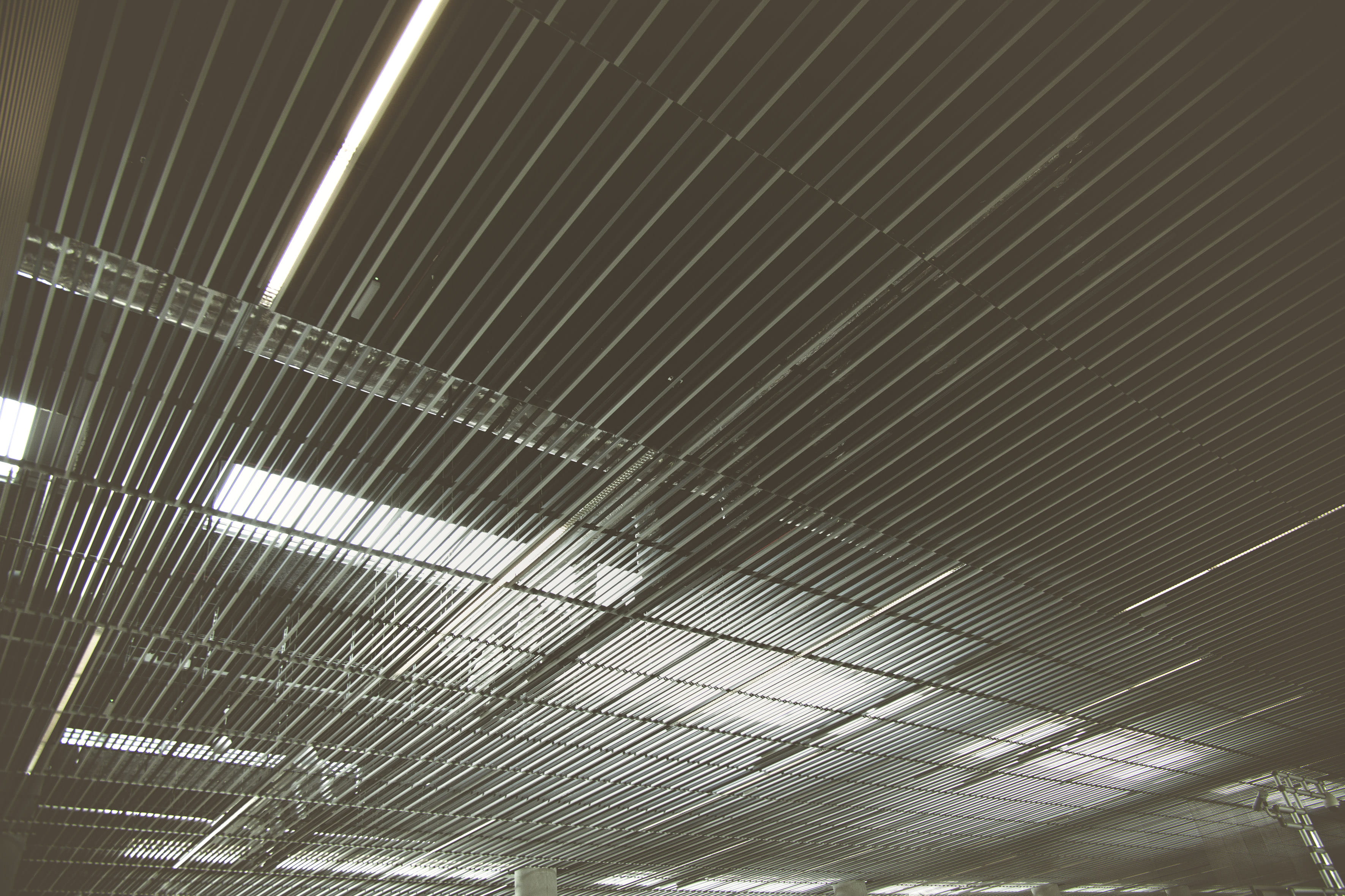 blackbird, architecture, illuminated, close-up, full frame, built structure, lighting, no people, machine, aluminium, roof, abstract, wood, ceiling fan, HD Wallpaper