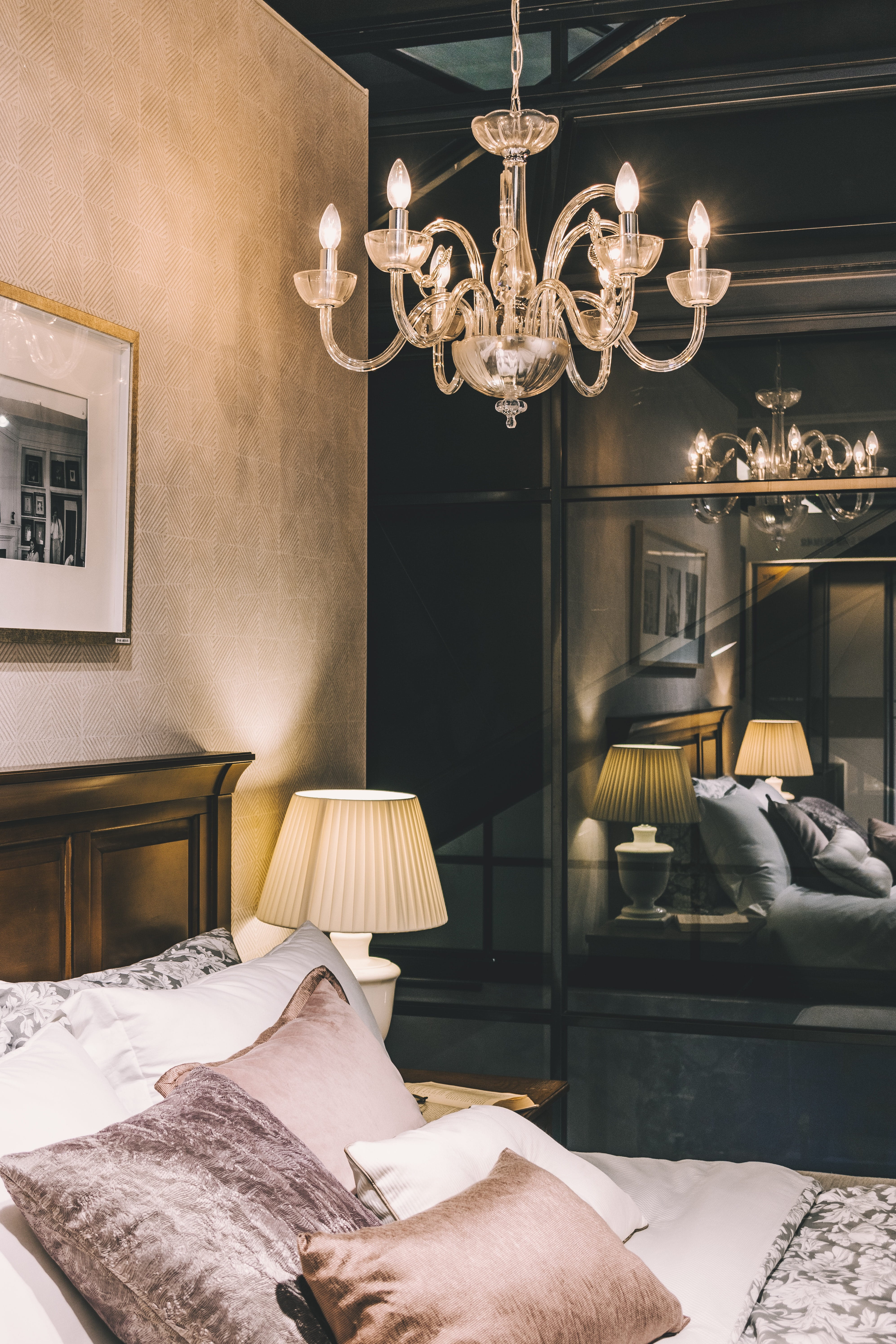 living room, inside, 40-1 hangangno 3(sam)-ga, ceiling, couch, home, bedroom, pillow, electronics, sofa, chandelier, light, lampshade, home interior, architecture, Phone HD Wallpaper