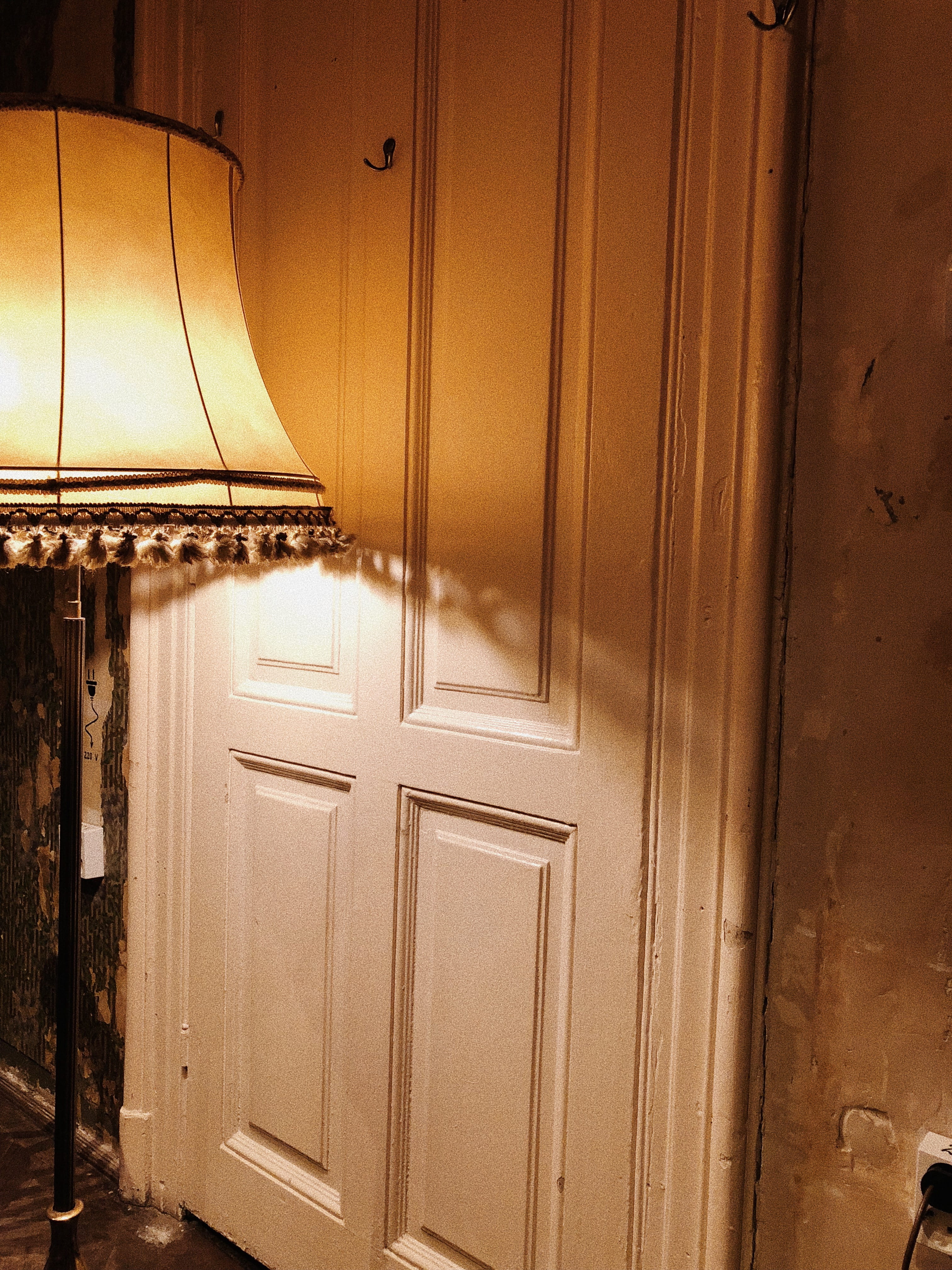 indoor, flooring, wall - building feature, old, lampshade, wood - material, built structure, house, protection, plywood, vintage, furniture, door, building, Phone HD Wallpaper