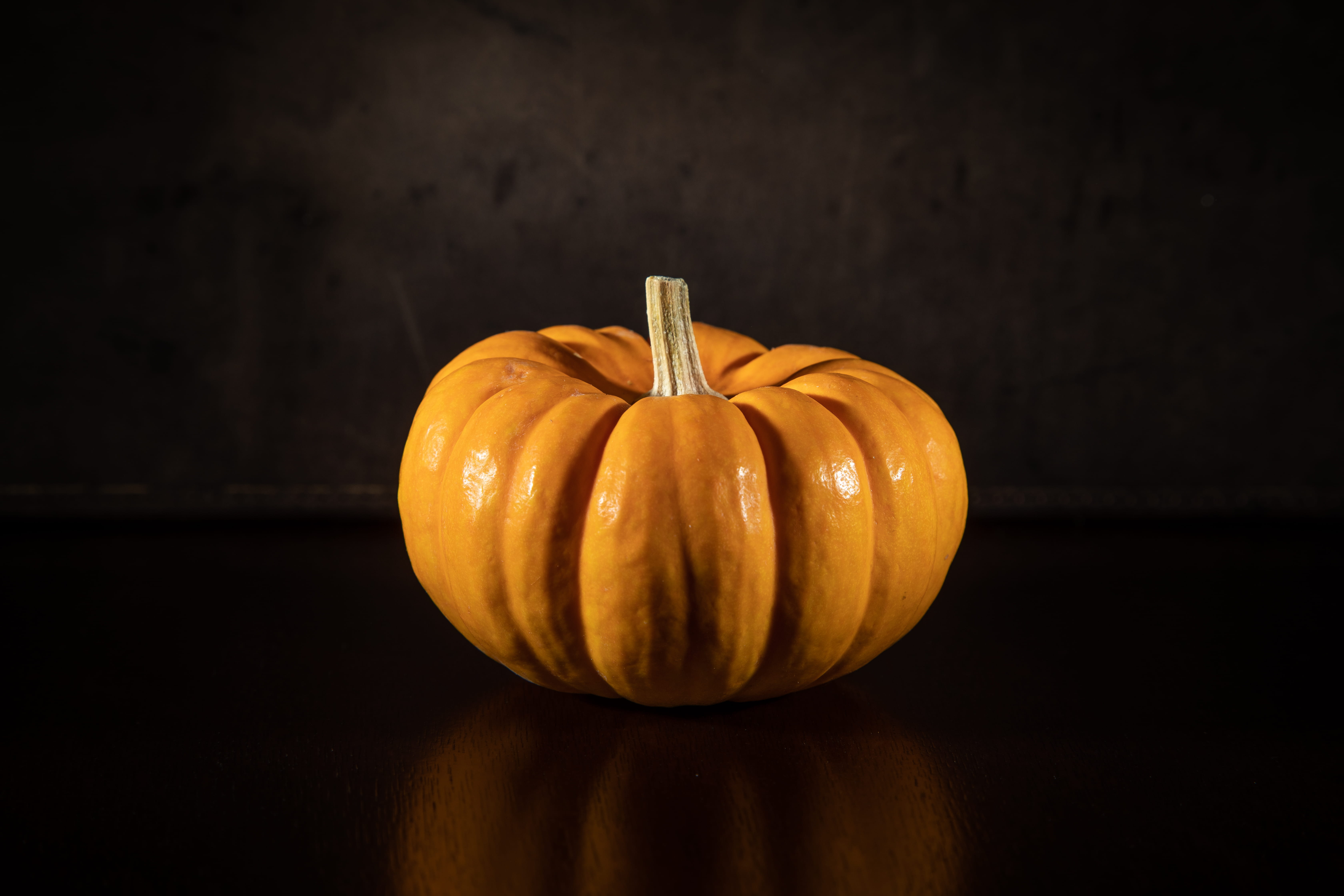 fall, halloween, still life, orange color, food and drink, thanksgiving, squash, harvest, wellbeing, pumpkin, black background, dark, celebration, wood - material, HD Wallpaper