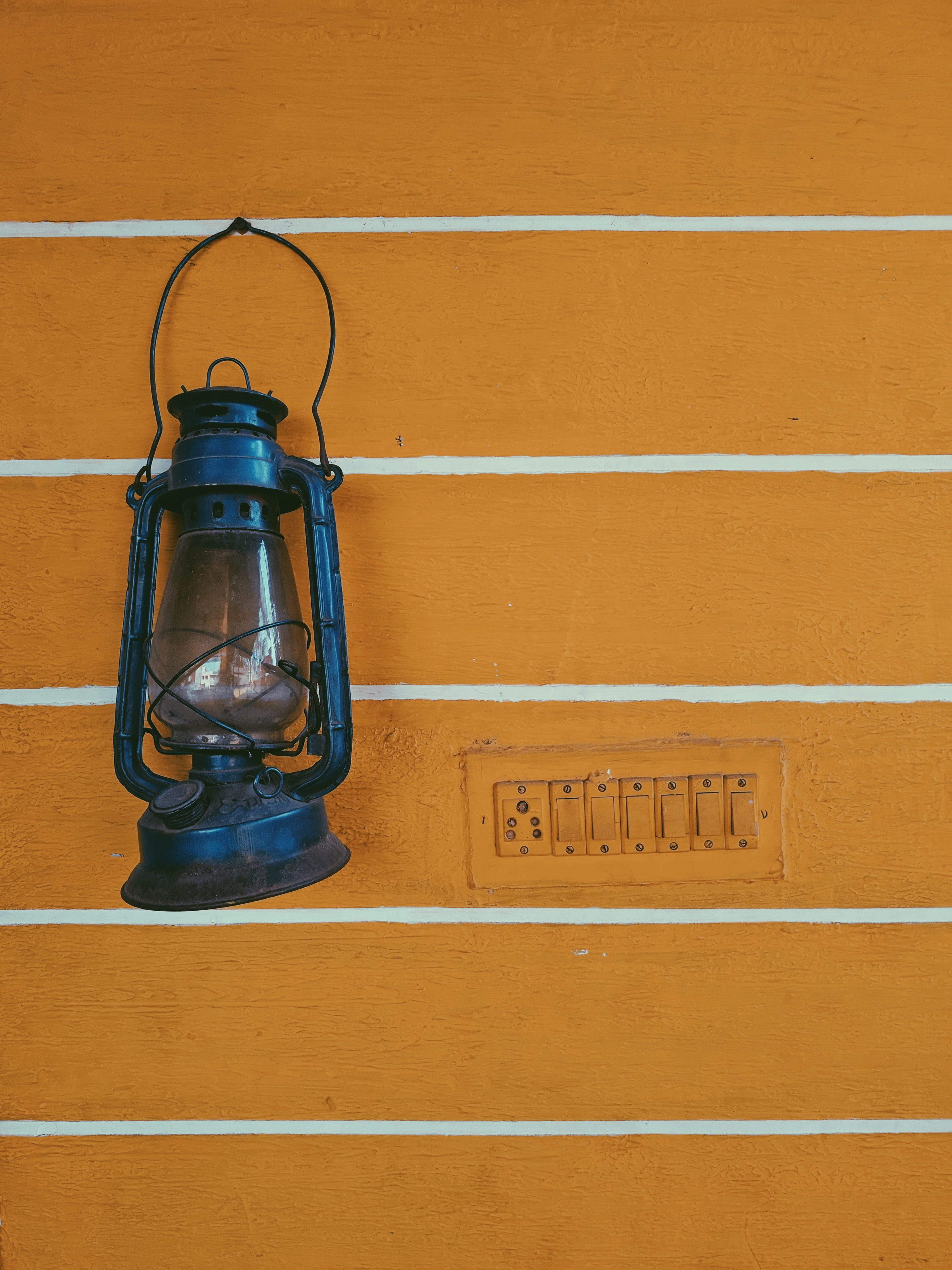 retro styled, kerosene, blue, yellow, hardwood, lampshade, animal, white, western script, musical instrument, old, striped, sunlight, glass - material, Phone HD Wallpaper