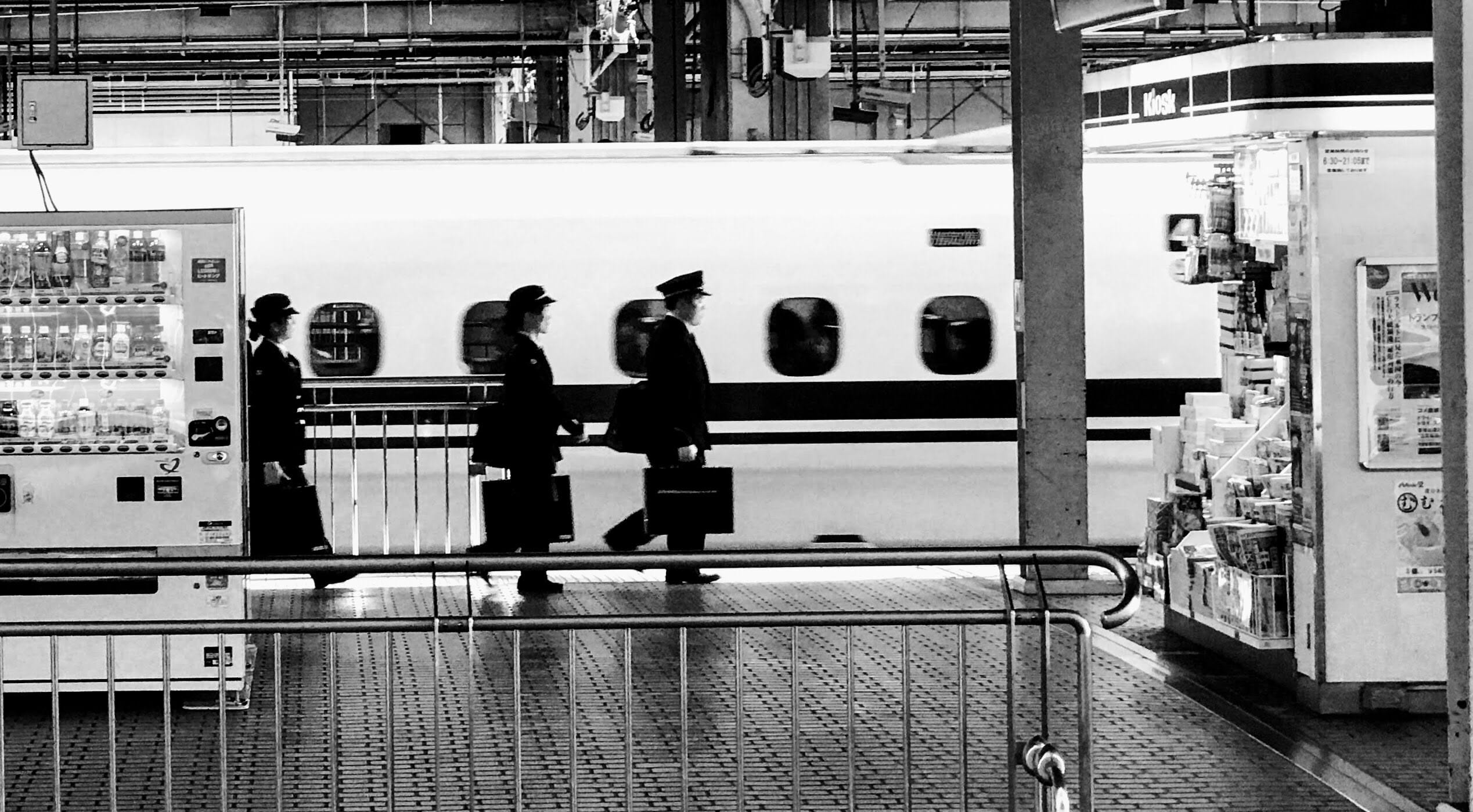 real people, men, 1080P, outdoors, mode of transportation, bullet train, full length, public transportation, train driver, japan, built structure, waiting, HD Wallpaper