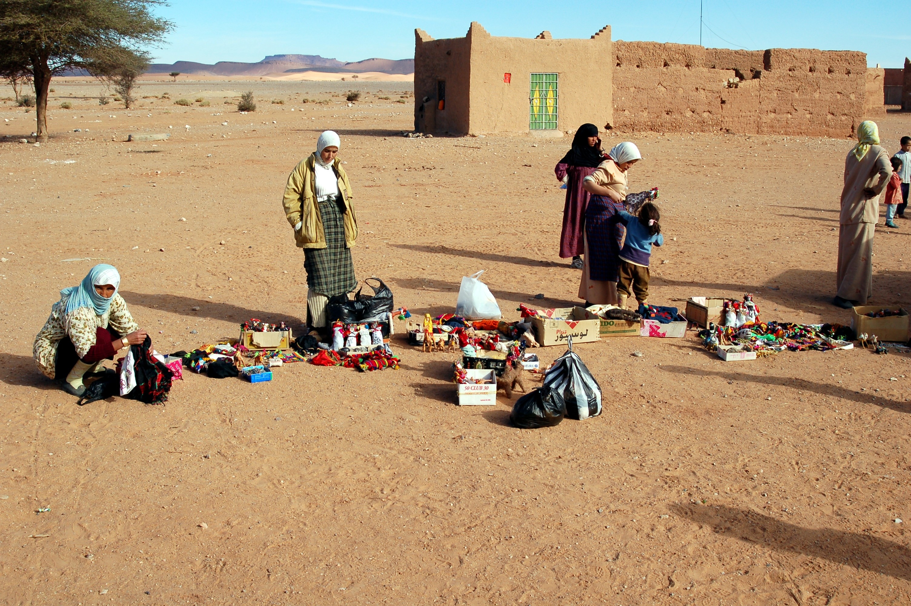 day, market, large group of people, adult, group, nature, seller, built structure, architecture, soledad, morocco, outdoor, sunlight, poverty, itinerant, HD Wallpaper