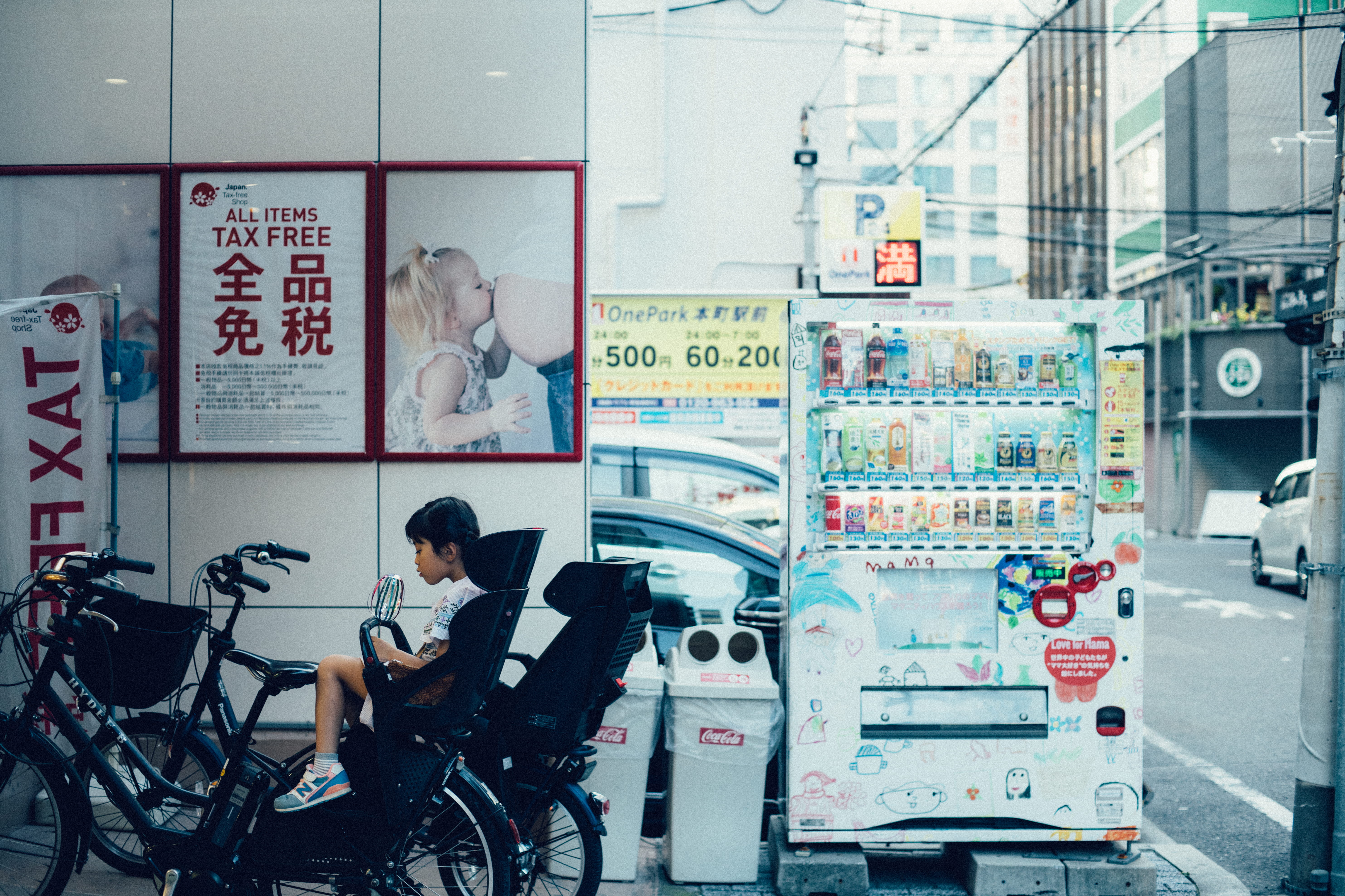 poster, transportation, working, trolley, stroller, vending machine, street view, concentration, adult, people, bicycle, add, occupation, child seat, children, HD Wallpaper