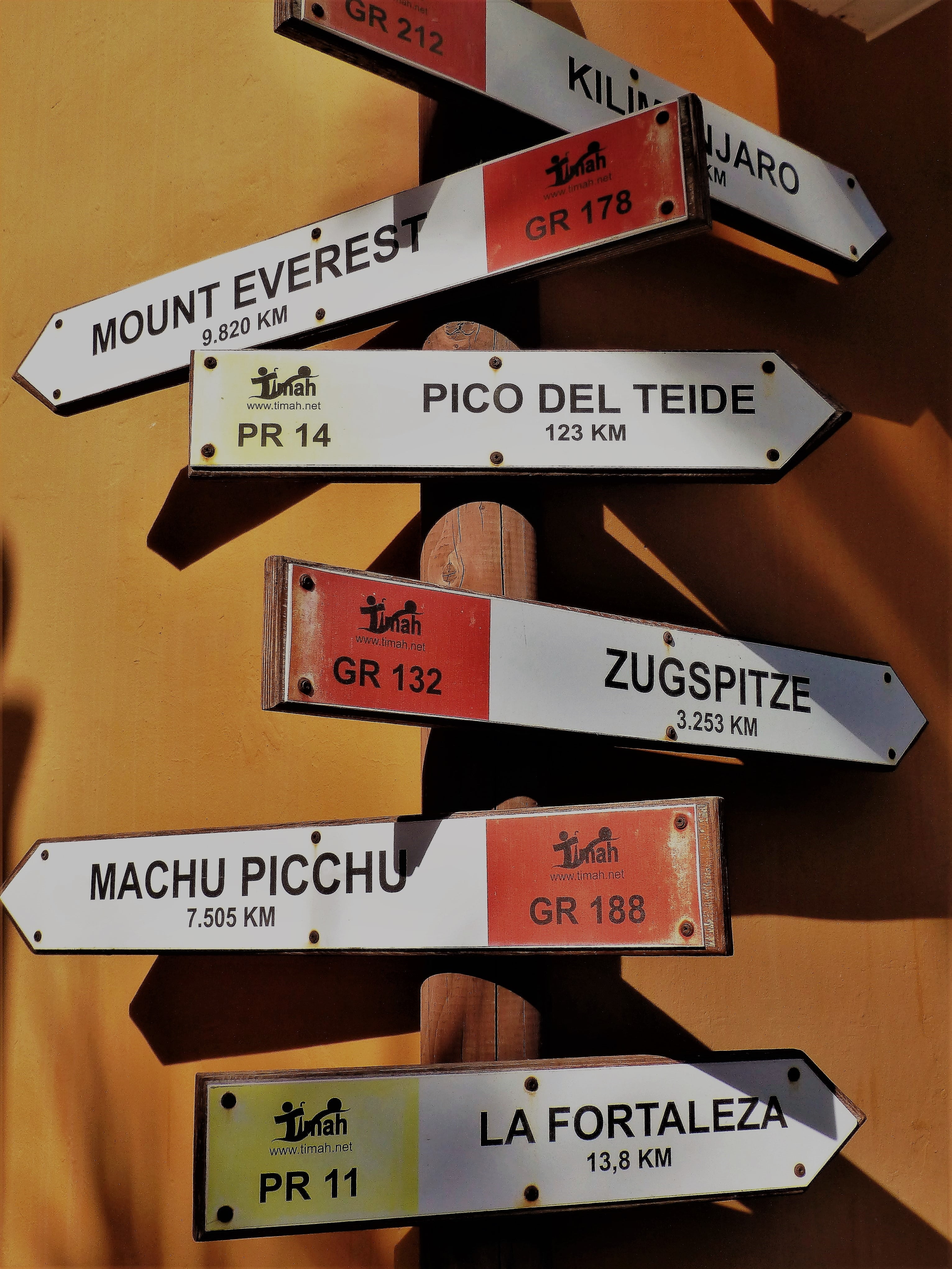 script, note, directory, communication, information boards, street sign, wooden sign, reference, shield, info, close-up, indoors, guidance, message, sign, Phone HD Wallpaper