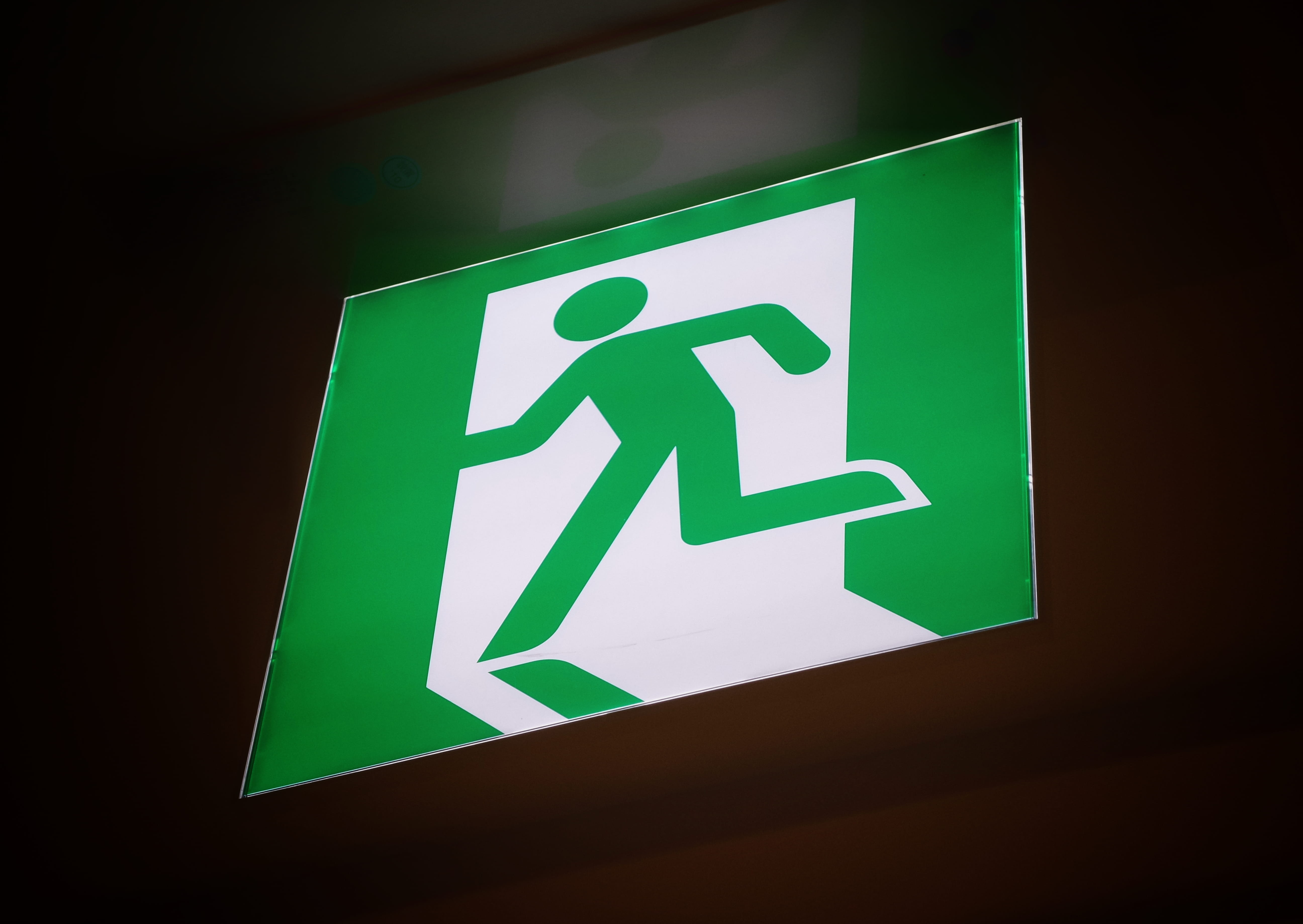 signifier, graphics, sign, run, lighted, indoors, information sign, signage, information, fire, direction, light, go, minimal, glowing, dark, arrow symbol, HD Wallpaper