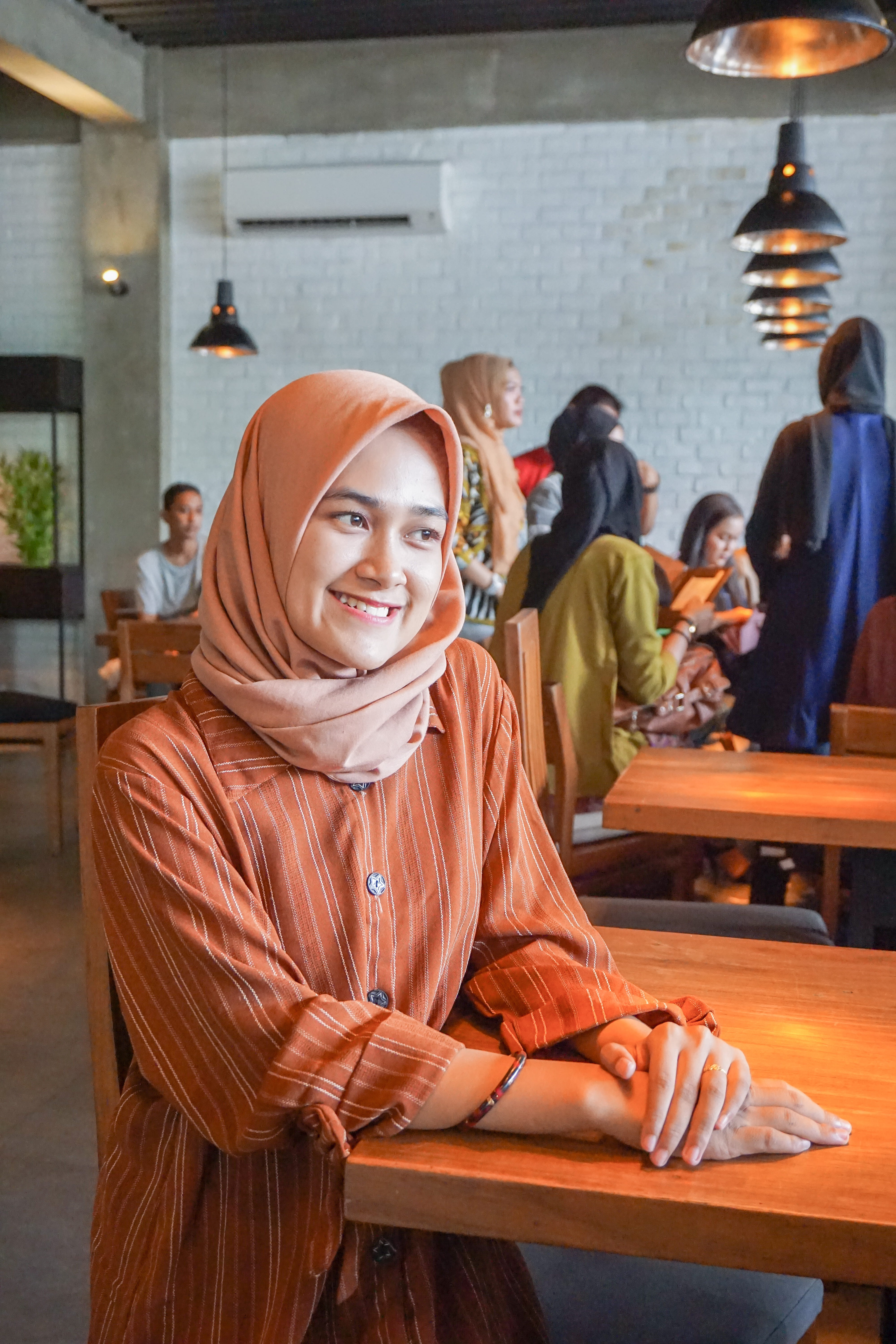 women, indoors, cafeteria, girl, spirituality, teen, cafe, real people, sitting, person, plywood, orange, human, adult, incidental people, portrait, people, Phone HD Wallpaper