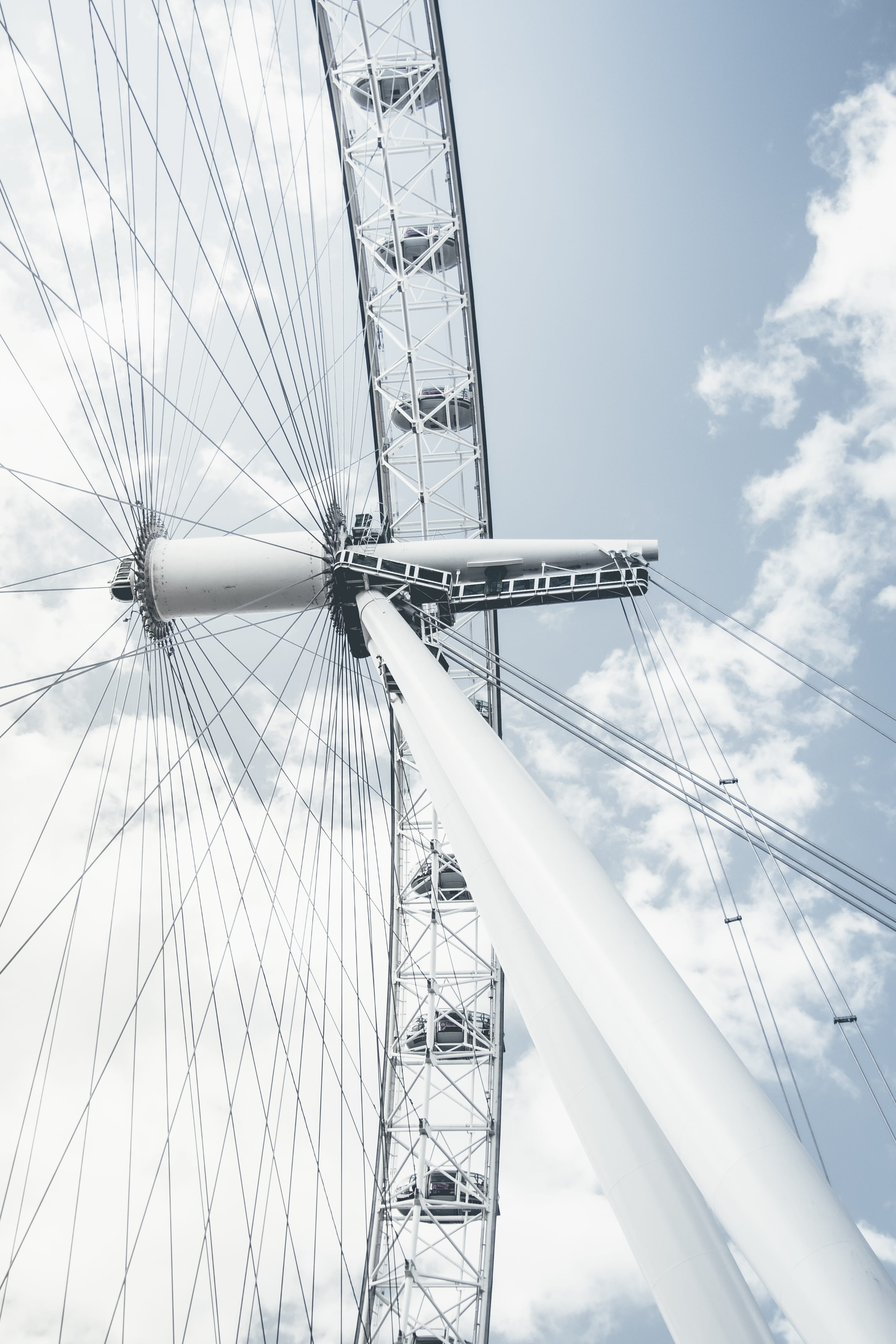 minimal, 4K, tall - high, sky, amusement park ride, outdoors, no people, clounds, cloud - sky, architecture, ferris wheel, london eye, day, lines, built structure, Phone HD Wallpaper