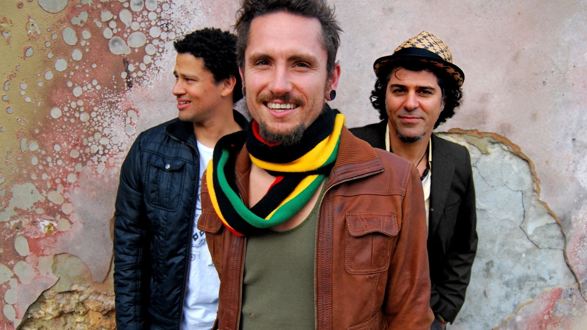 adult, 1080P, band, the john butler trio, young men, young adult, couple - relationship, two people, beard, smiling, togetherness, clothing, HD Wallpaper