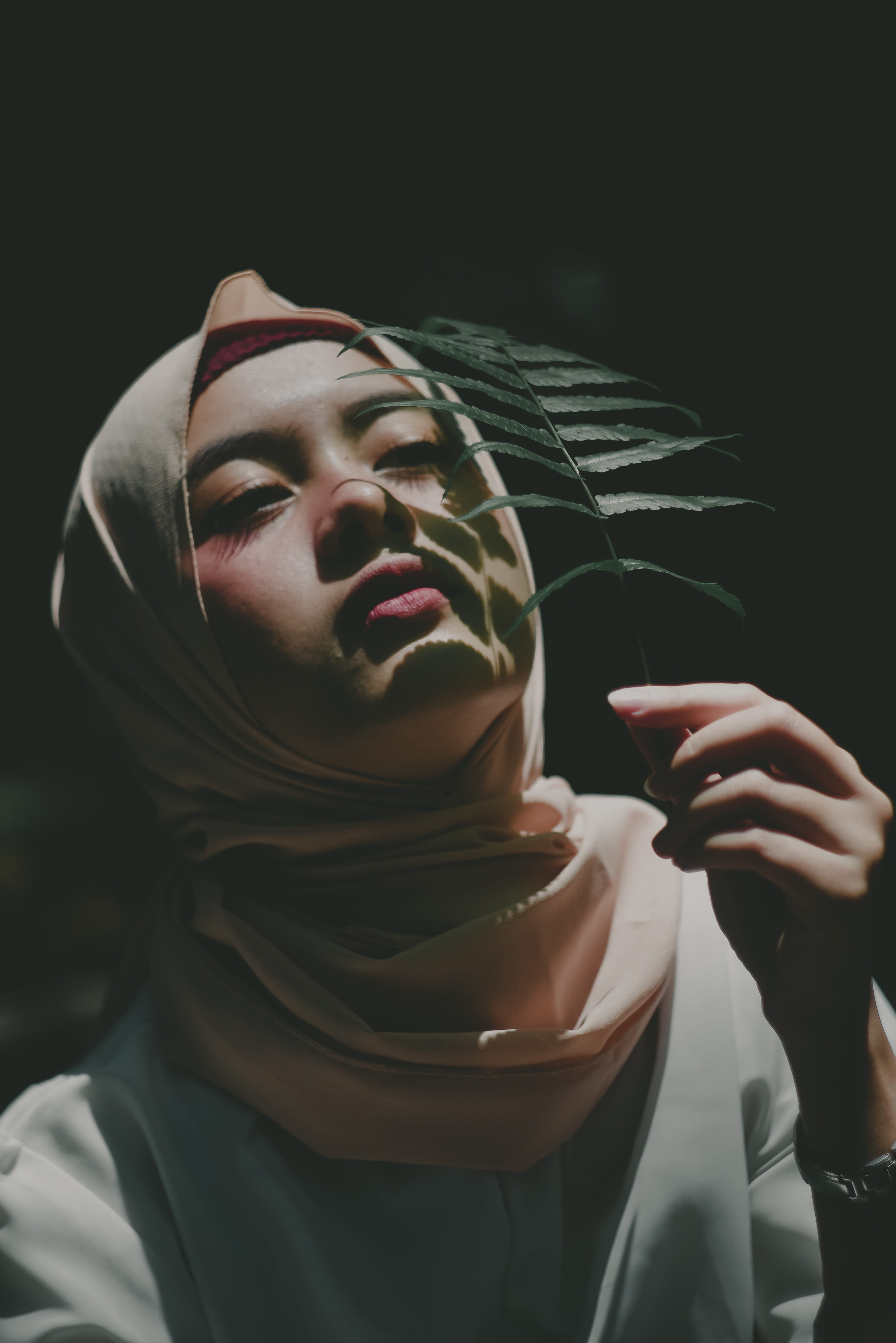 woman, hand, nature, outdoors, lifestyles, person, photo, leaf, plant, flower, looking up, young women, finger, looking, front view, scarf, mouth, beautiful woman, Phone HD Wallpaper
