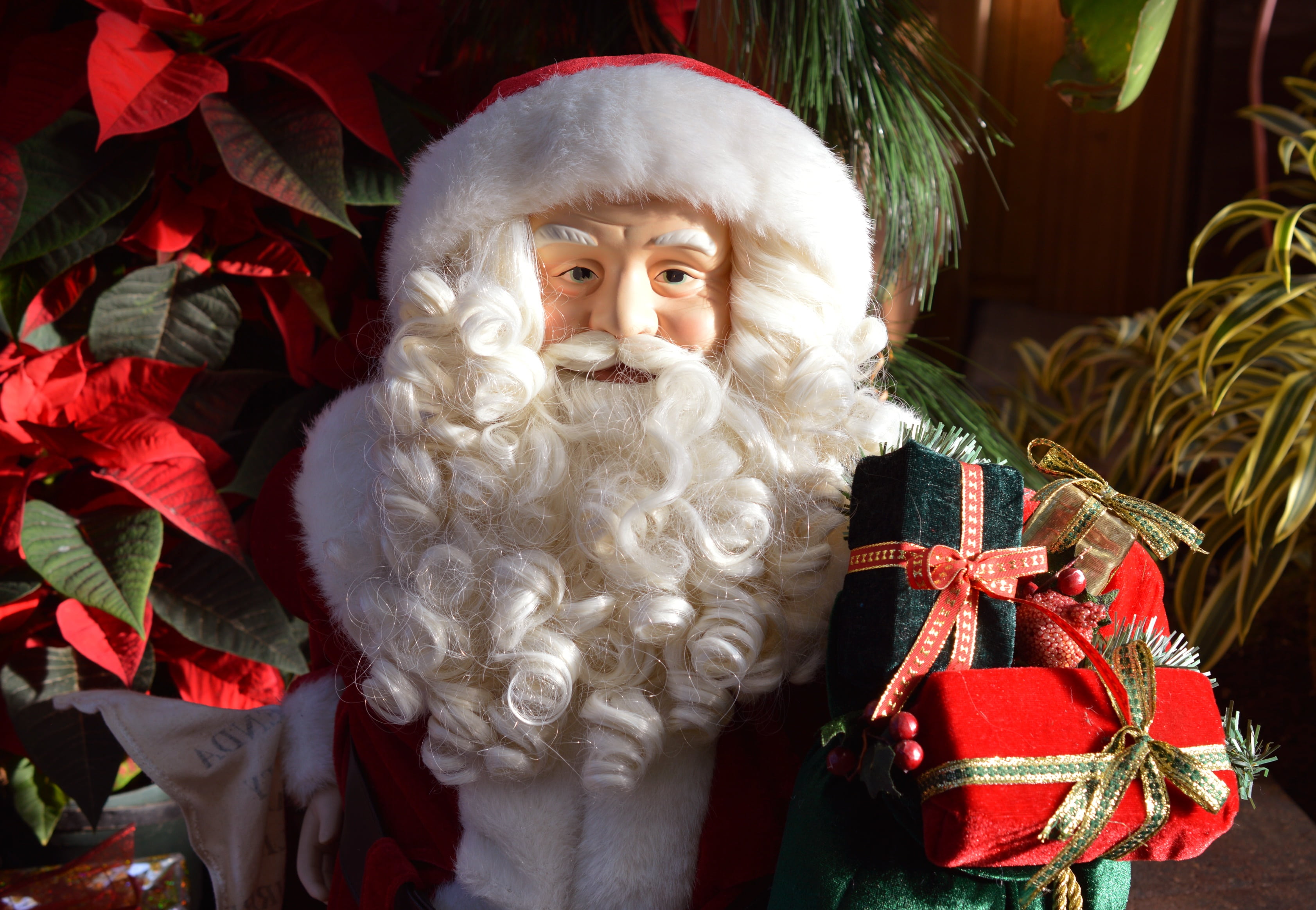 christmas decoration, santa Claus, indoors, front view, xmas, beard, box - container, 2K, claus, portrait, people, christmas tree, santa hat, gift, doll, HD Wallpaper
