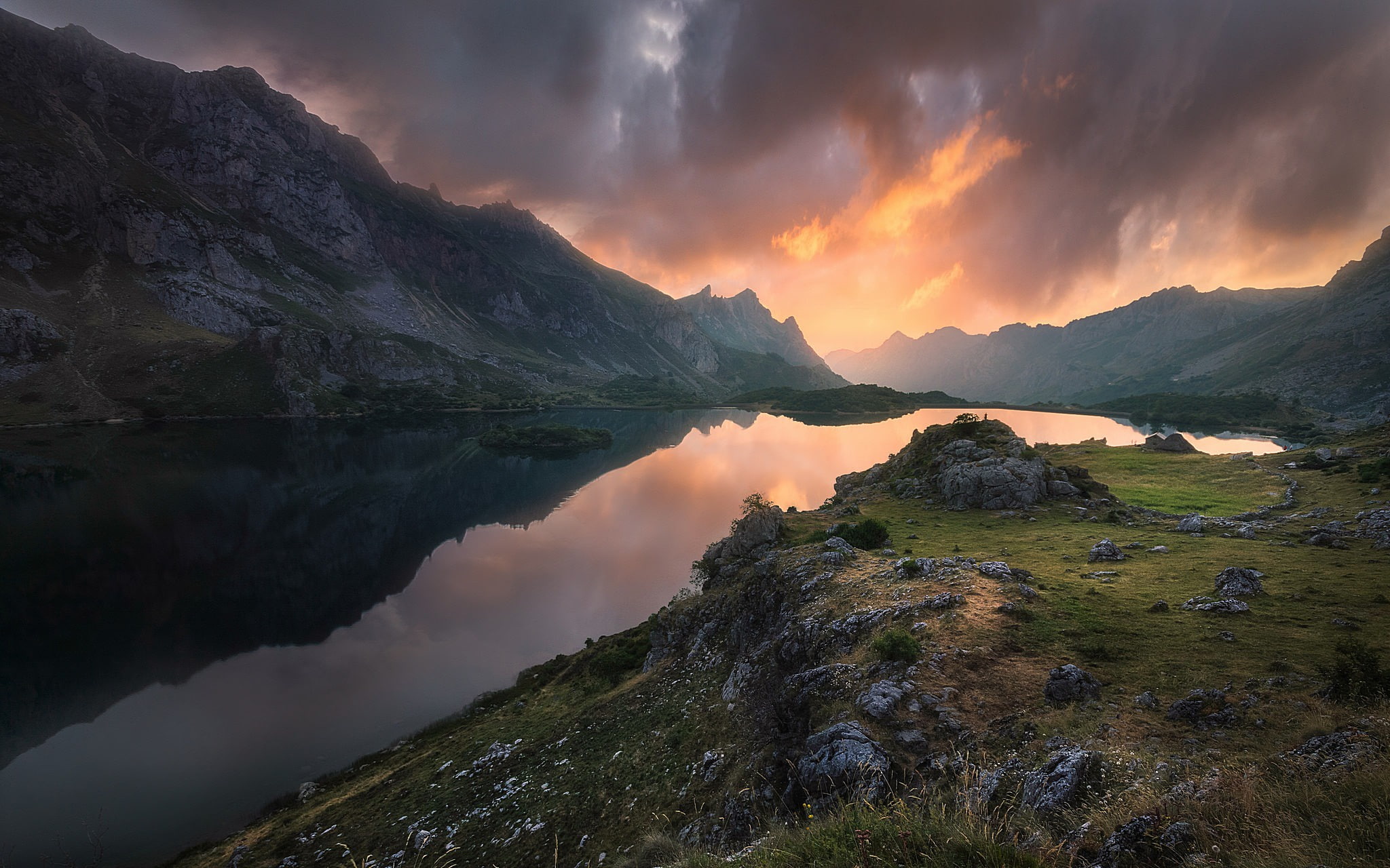 mountains, Spain, Valle de Lago, lake, grass, Asturias, 1080P, green, HD Wallpaper
