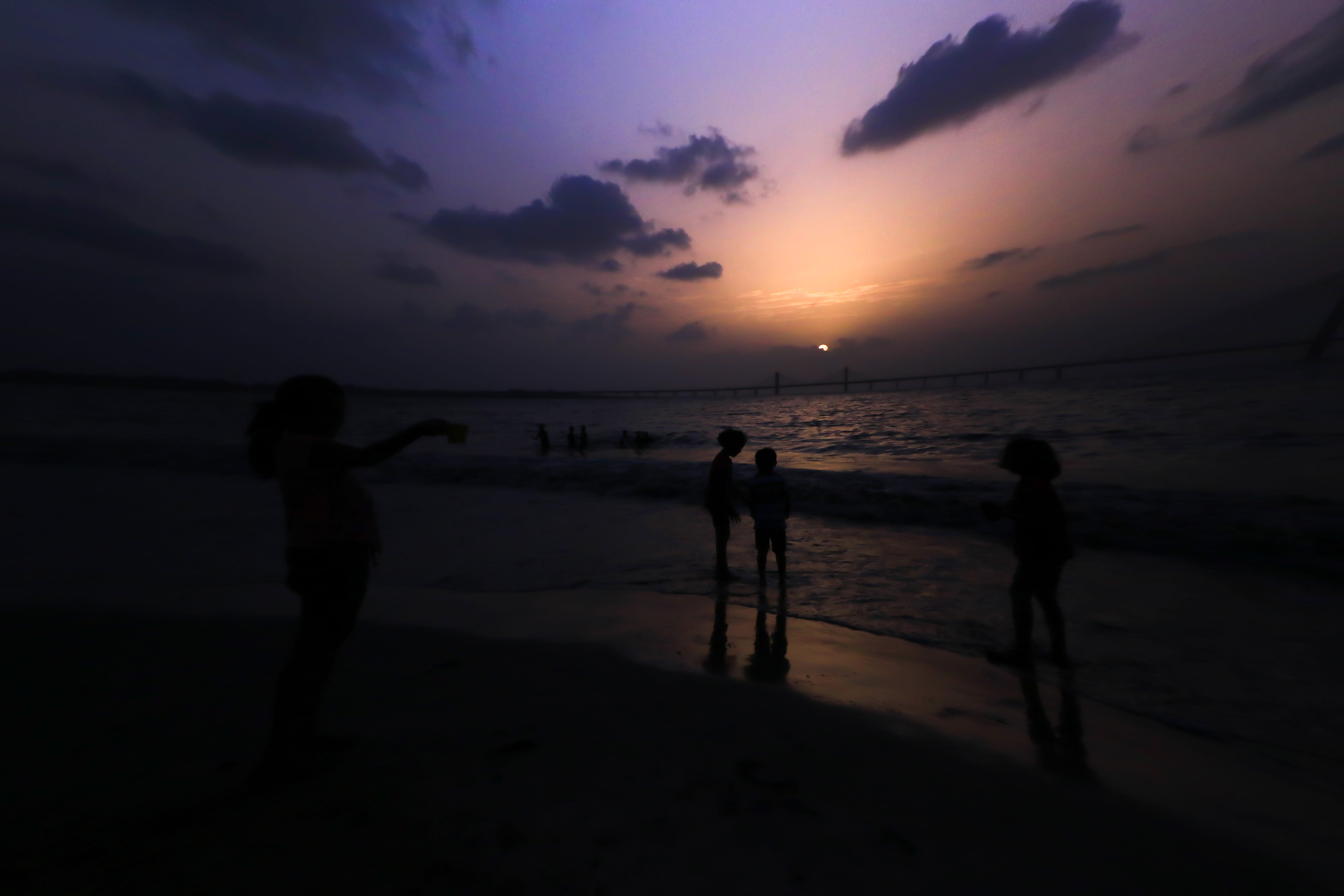 outdoors, sea, standing, sun, nature, 5K, beach, land, scenics - nature, shivaji park, sky, group of people, leisure activity, holiday, water, horizon, HD Wallpaper