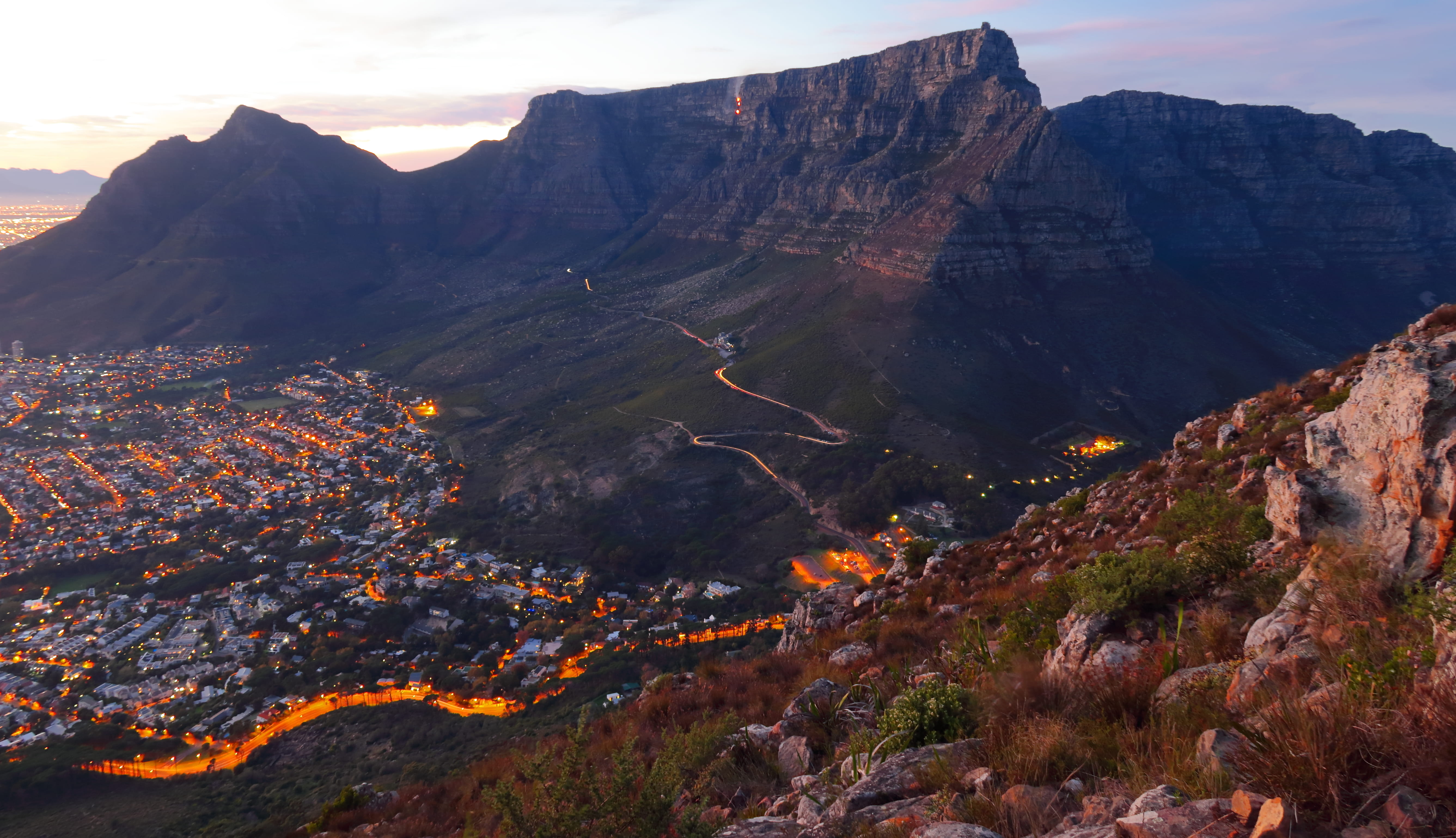 mountain peak, geology, environment, illuminated, non-urban scene, rock - object, lions head, south africa, canyon, 5K, town, scenics - nature, rock formation, HD Wallpaper