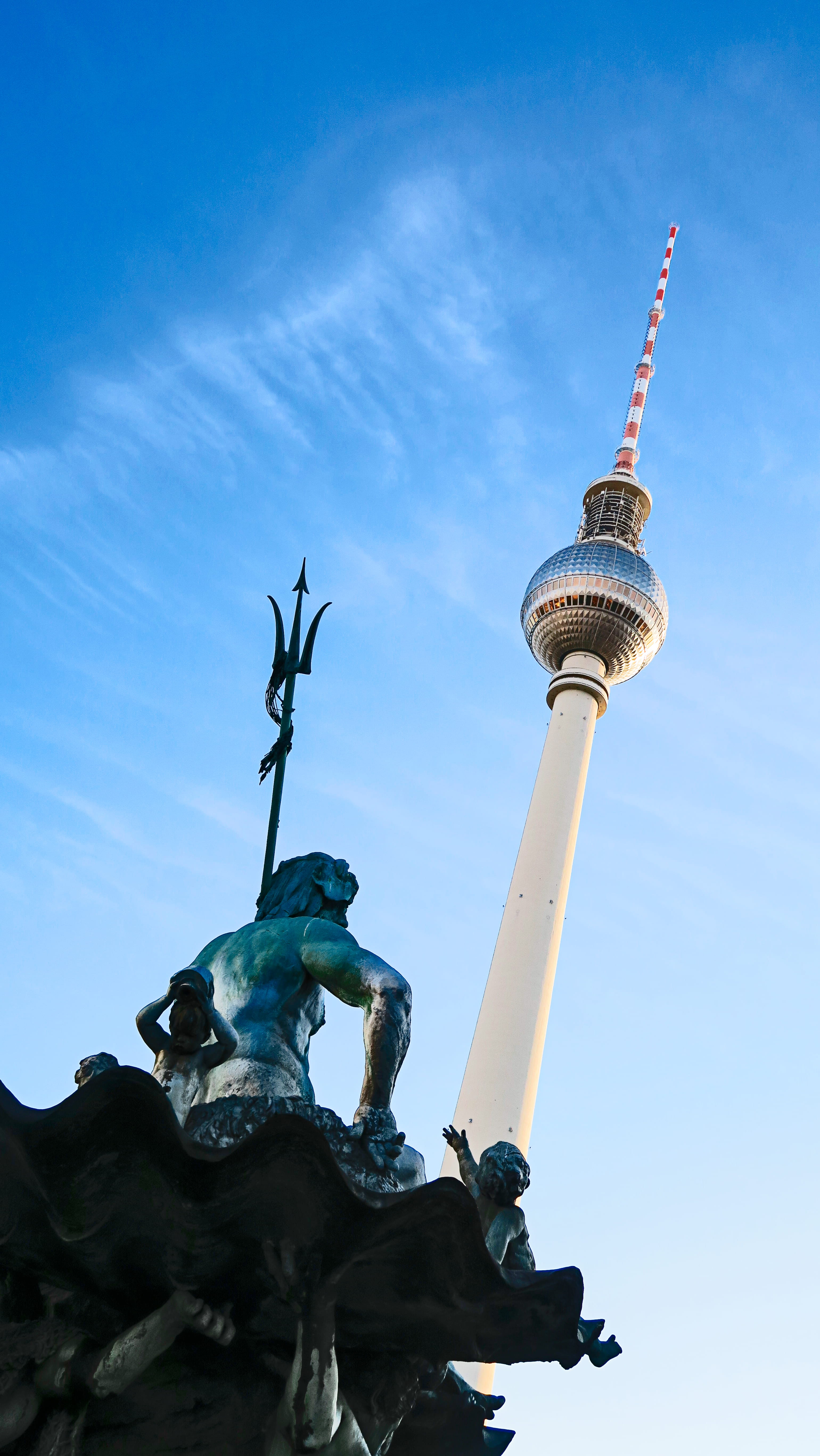 travel destinations, art and craft, no people, photo, urban, skies, 5K, berlin, building exterior, built structure, low, city, tourism, architecture, fountain, Phone HD Wallpaper