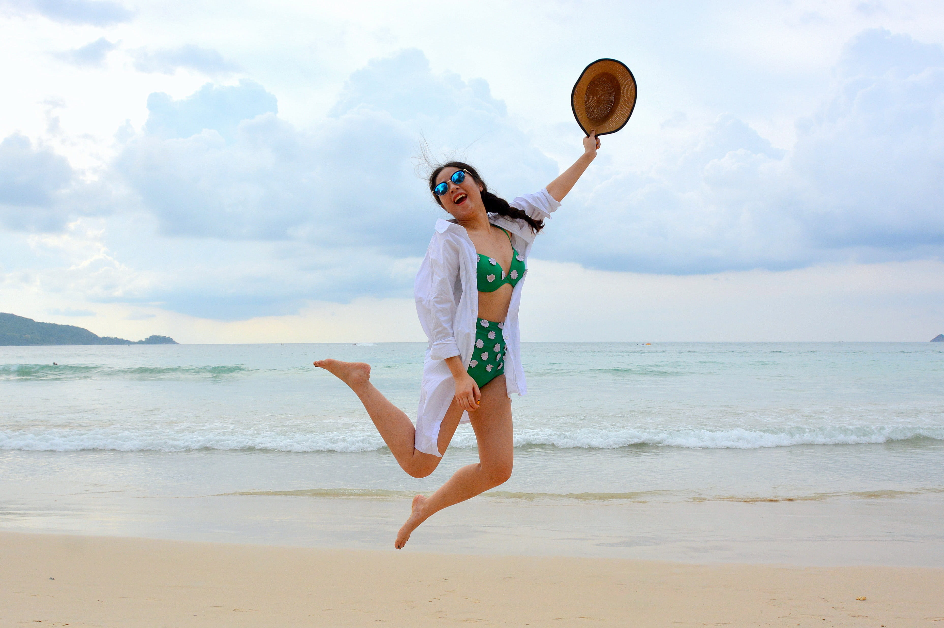 happy, cloud - sky, human body part, photos, 2K, human limb, summer, on the beach, one Person, nature, sea, smiling, water, playful, people, jumping, ball, HD Wallpaper