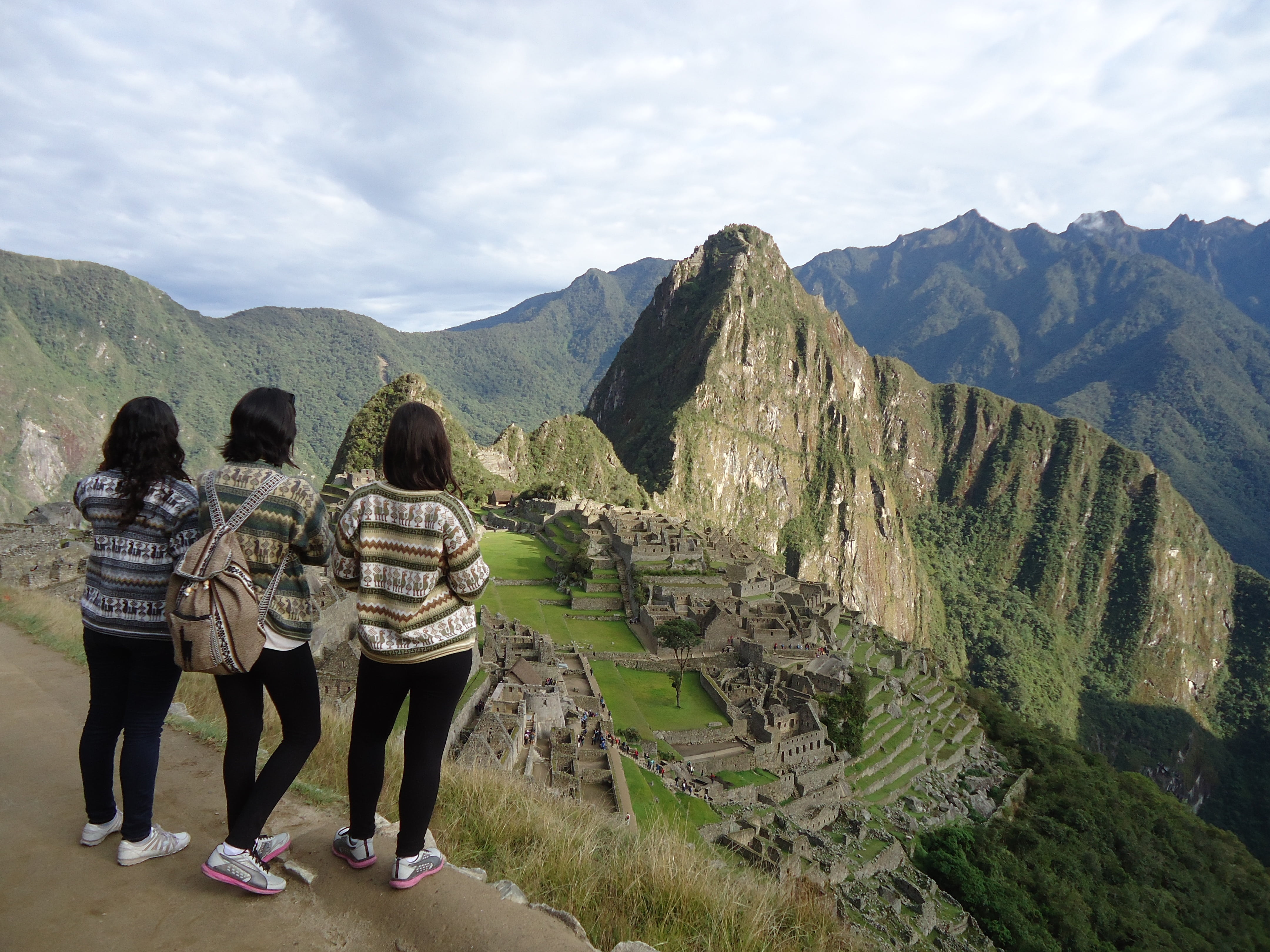 tranquility, day, nature, friends, lifestyles, beauty in nature, adult, standing, machu pichu, 4K, leisure activity, outdoors, mountain, looking at view, HD Wallpaper