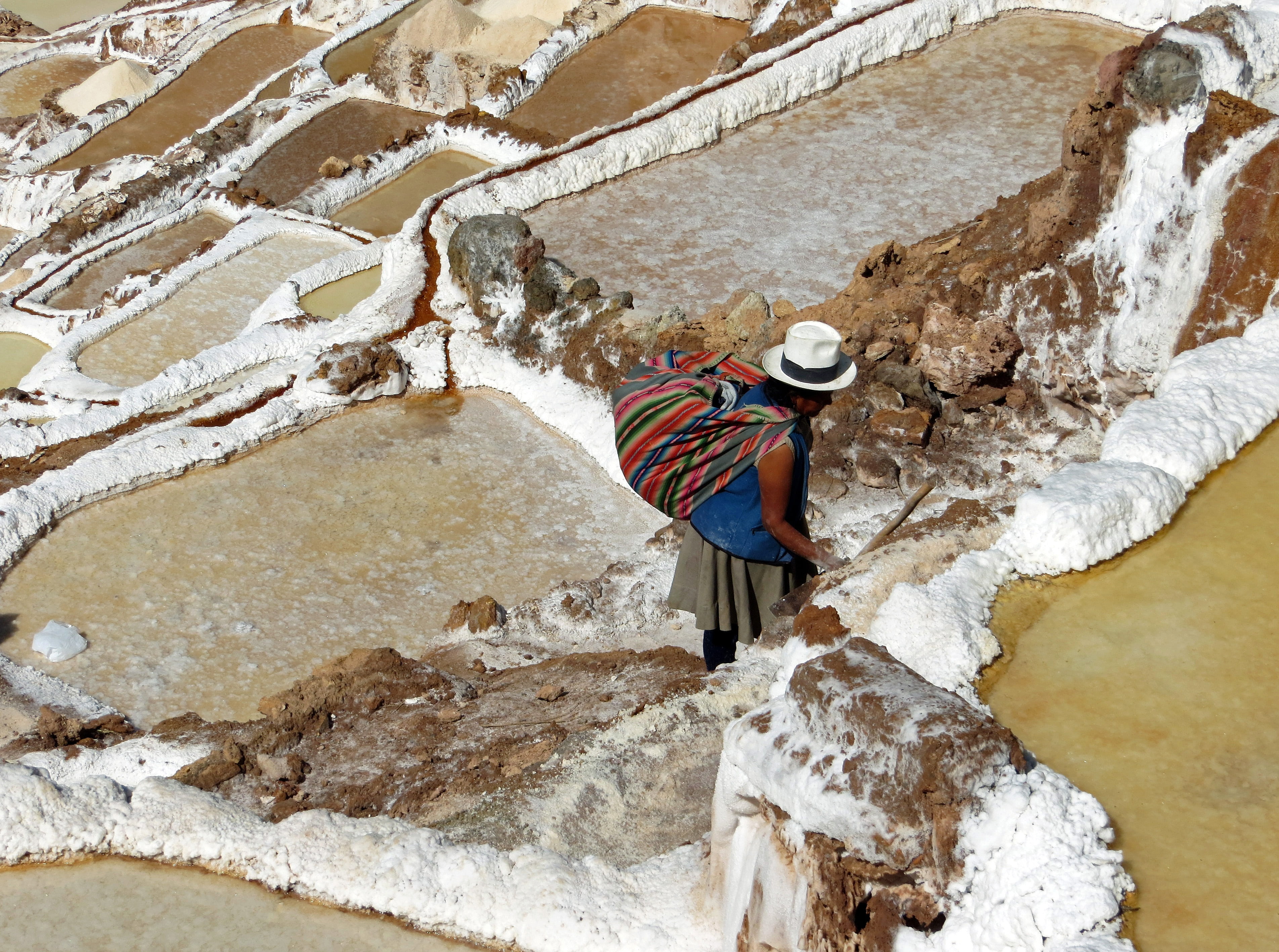 water, outdoors, snow, nature, one person, activity, winter, maras, solid, peru, leisure activity, 2K, peasant, full length, andes, cordillera, day, salt, HD Wallpaper