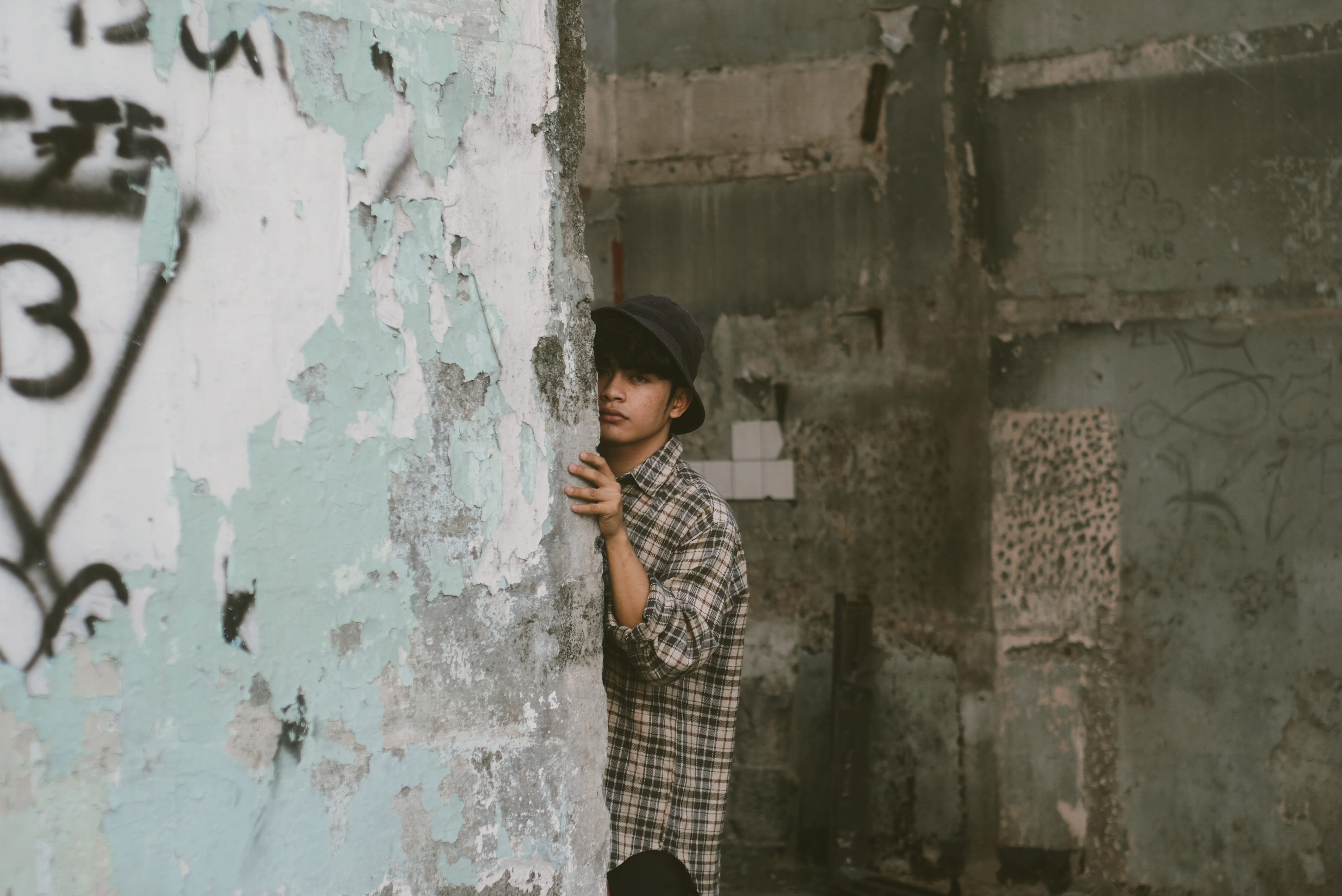 childhood, graffiti, adolescence, building, child, casual clothing, wall - building feature, real people, young adult, behind, concrete, deterioration, HD Wallpaper