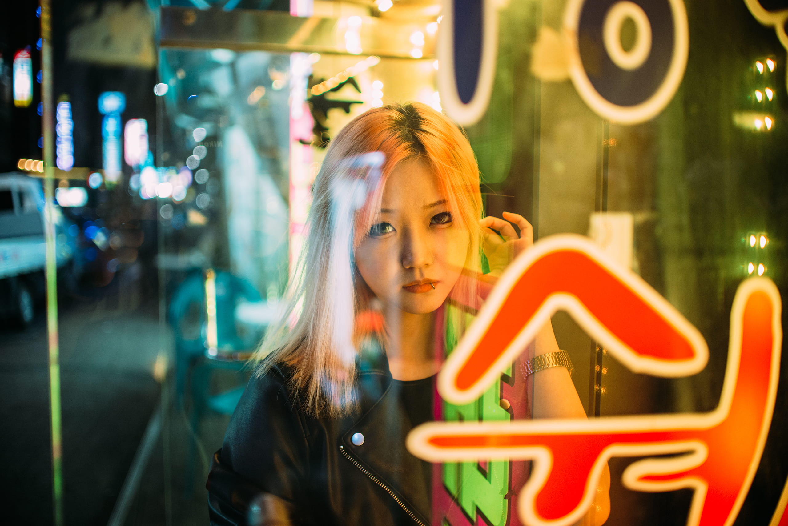 window, illuminated, contemplation, city, technology, communication, skyhvtesyou, young adult, female, consumerism, wireless technology, glass, behind, HD Wallpaper