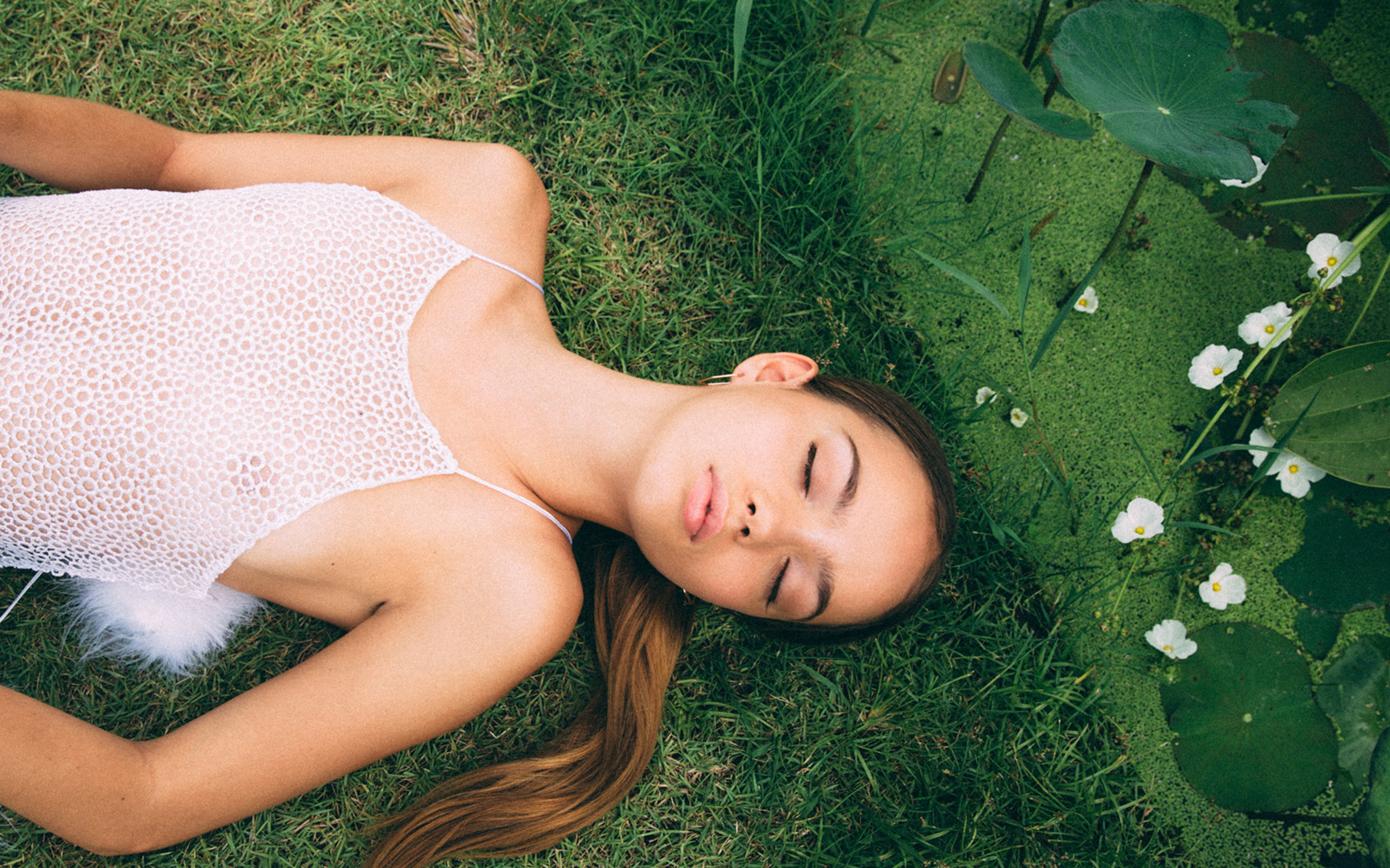 field, lifestyles, lying down, williams, resting, model, plant, high angle view, girl, summer, young women, young adult, real people, outdoors, beautiful woman, HD Wallpaper