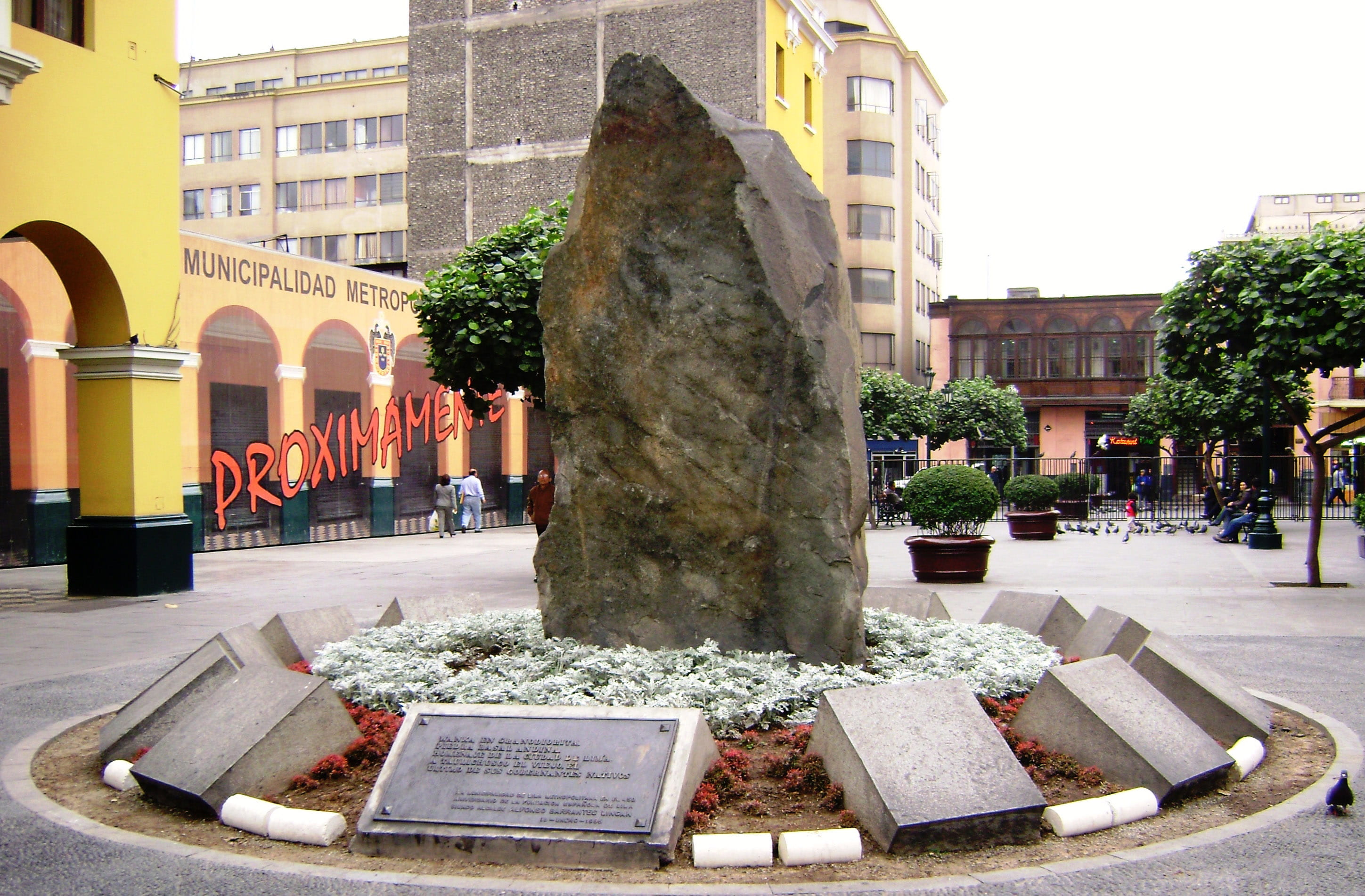 city, Lima, nature, Peru, photos, tree, 2K, day, footpath, Piedra, growth, monument, basal adina, street, outdoors, history, building exterior, potted plant, HD Wallpaper