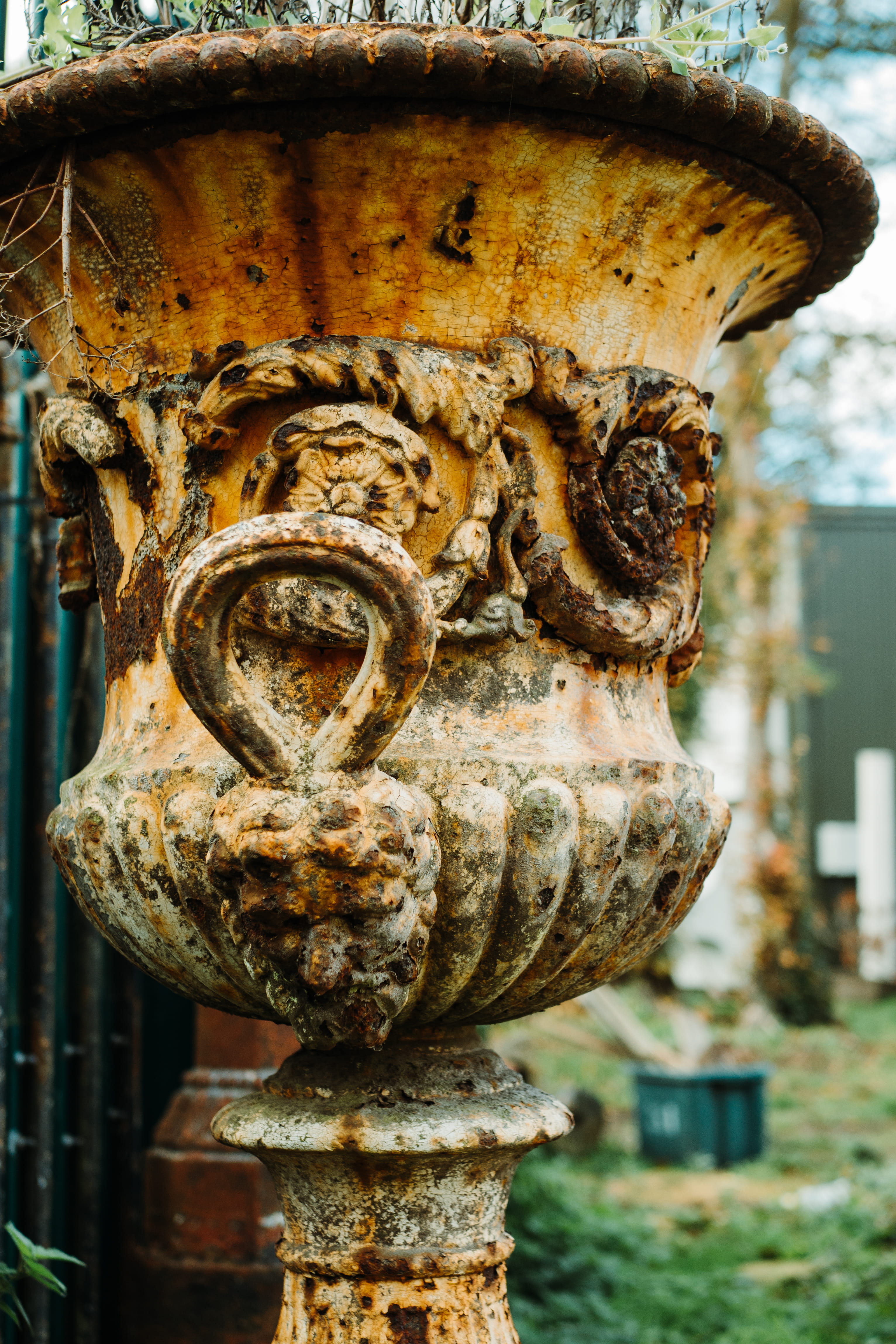 carving, handle, garden, no people, iron, art and craft, run-down, salvage, security, pottery, day, oxfordshire, creativity, garden pot, built structure, Phone HD Wallpaper