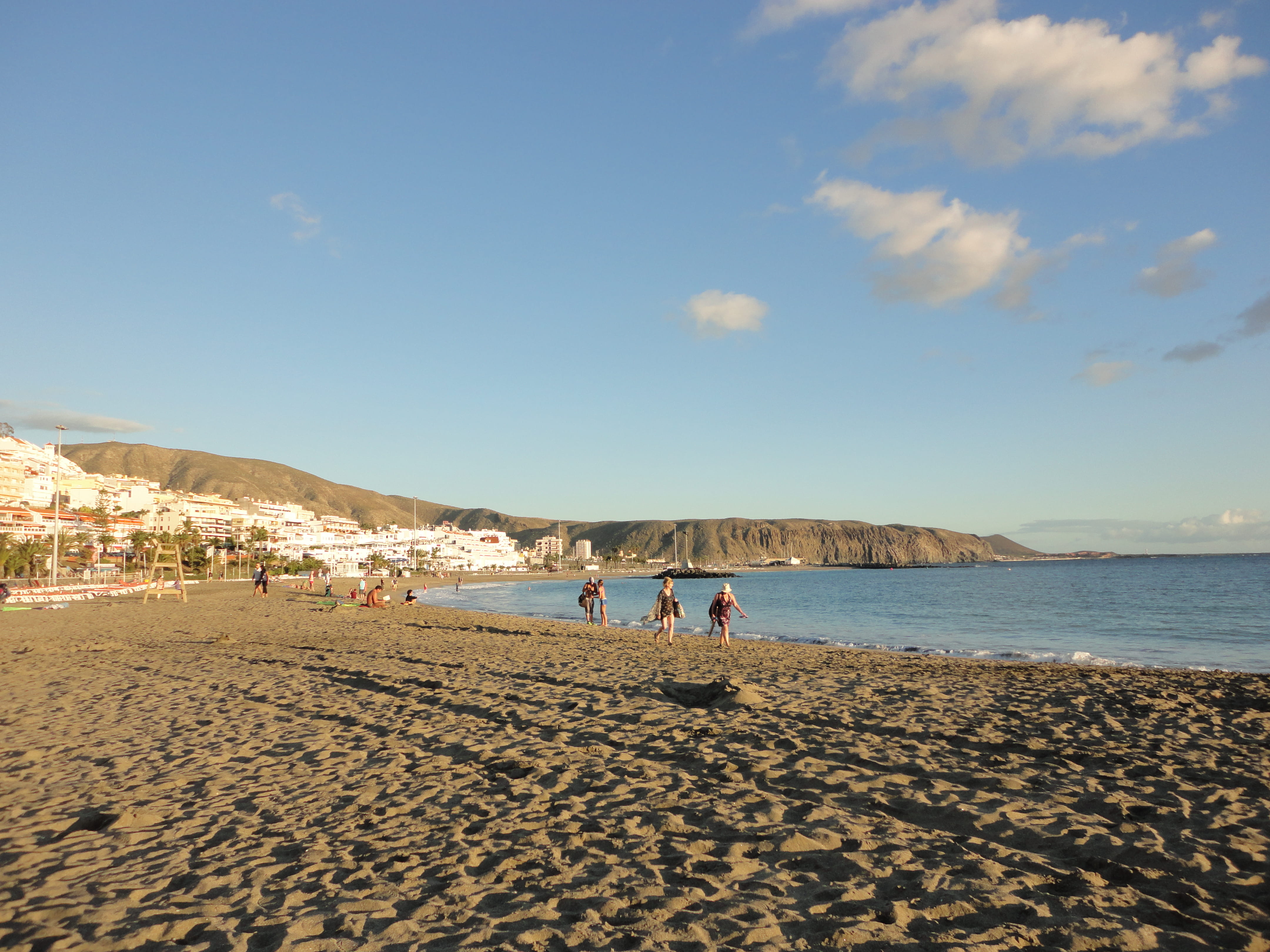mountain, outdoors, crowd, spain, playa de las américas, day, group of people, land, people, lifestyles, incidental people, water, scenics - nature, real people, HD Wallpaper