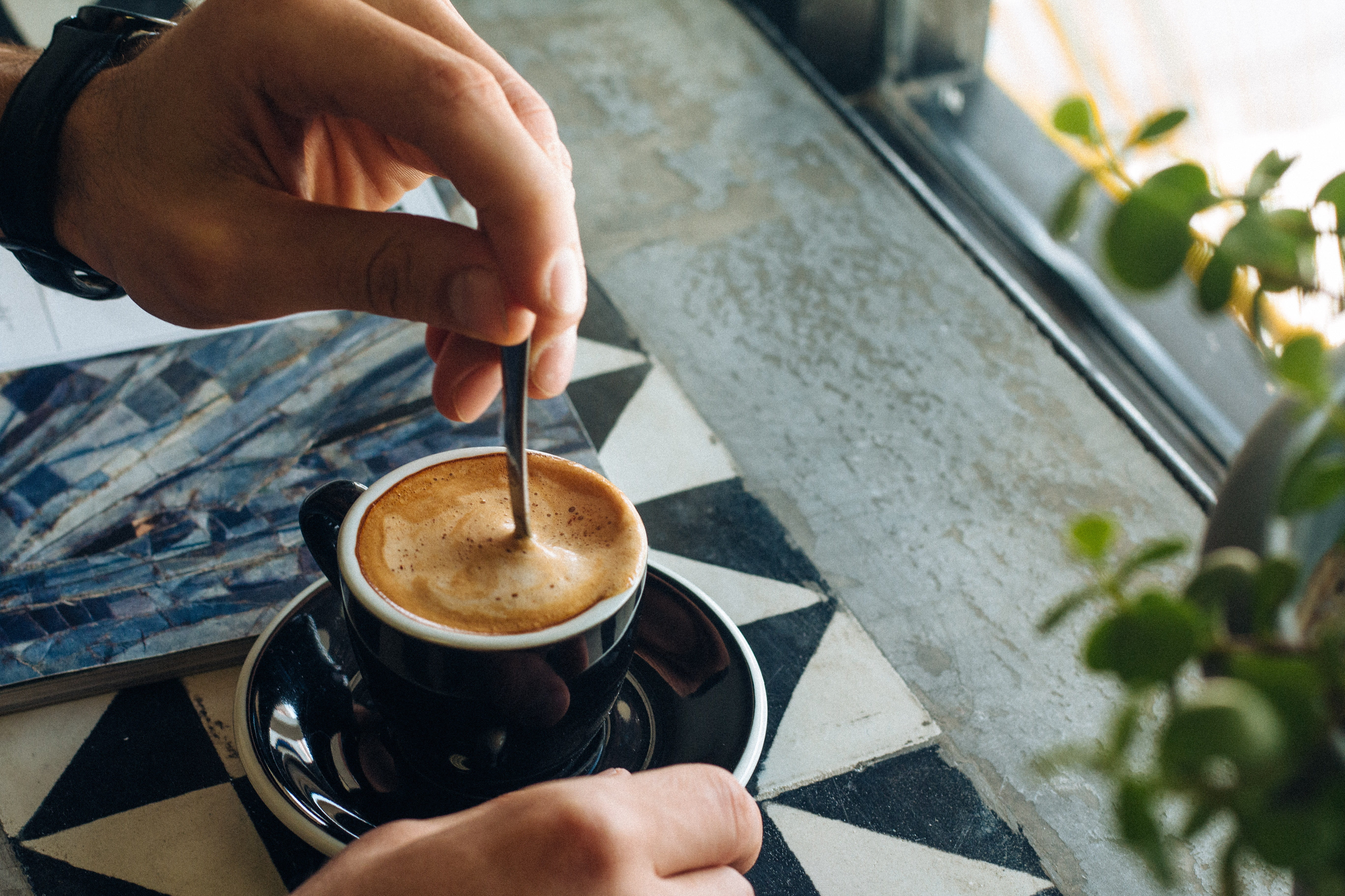 refreshment, restaurant, crockery, hand, coffee cup, food, drink, cake, saucer, dessert, holding, latte, body part, human body part, breakfast, one person, HD Wallpaper