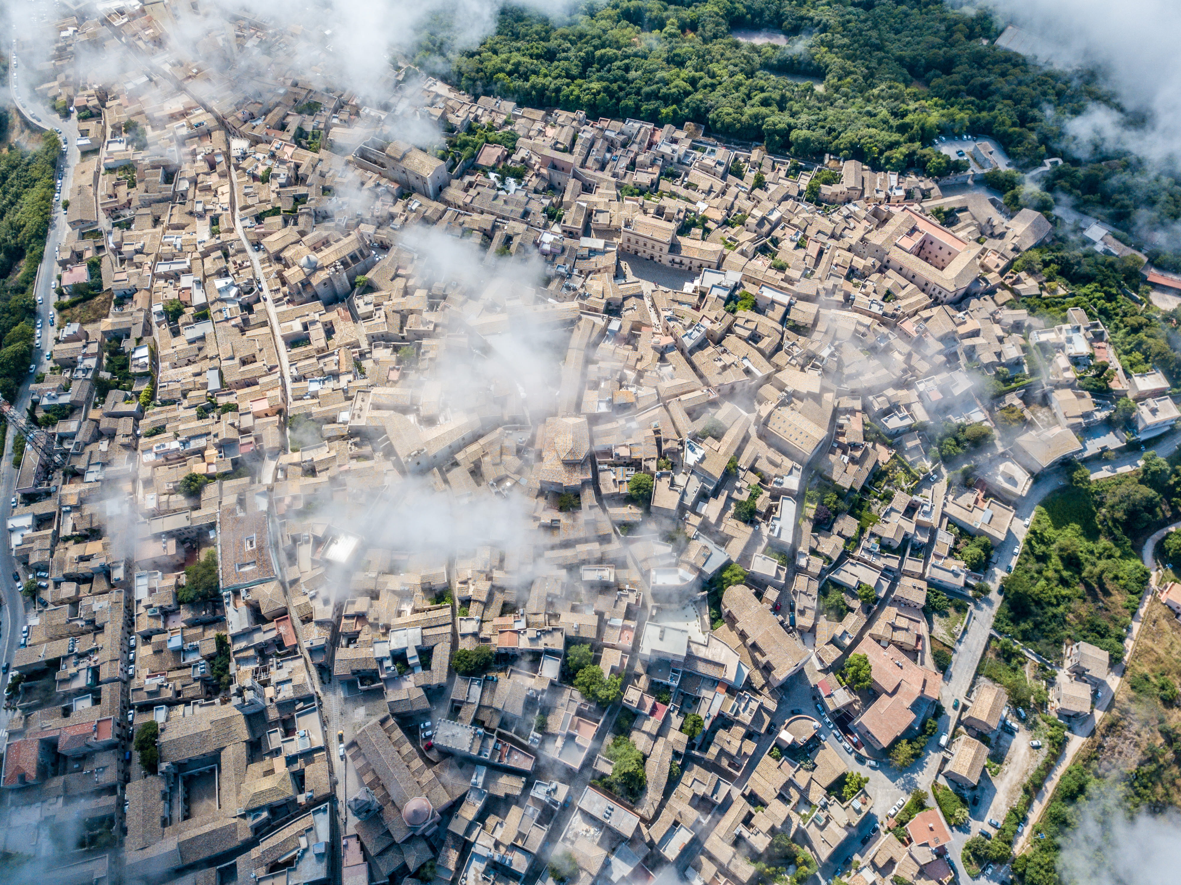 airplane, town, travel, city, 4K, top, tower, flying, house, drone view, famous Place, architecture, houses, cityintheclud, mid-Air, urban Skyline, urban, HD Wallpaper
