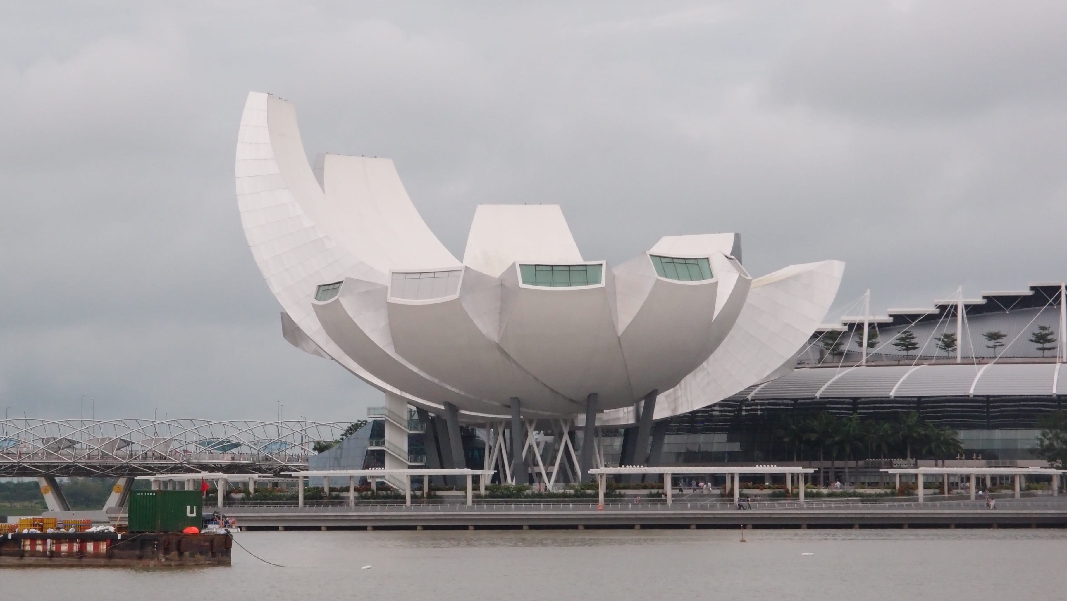 building exterior, cruise ship, architecture, nature, building, travel, airplane, water, contemporary, cloud - sky, marina bay sands, 2K, day, no people, HD Wallpaper