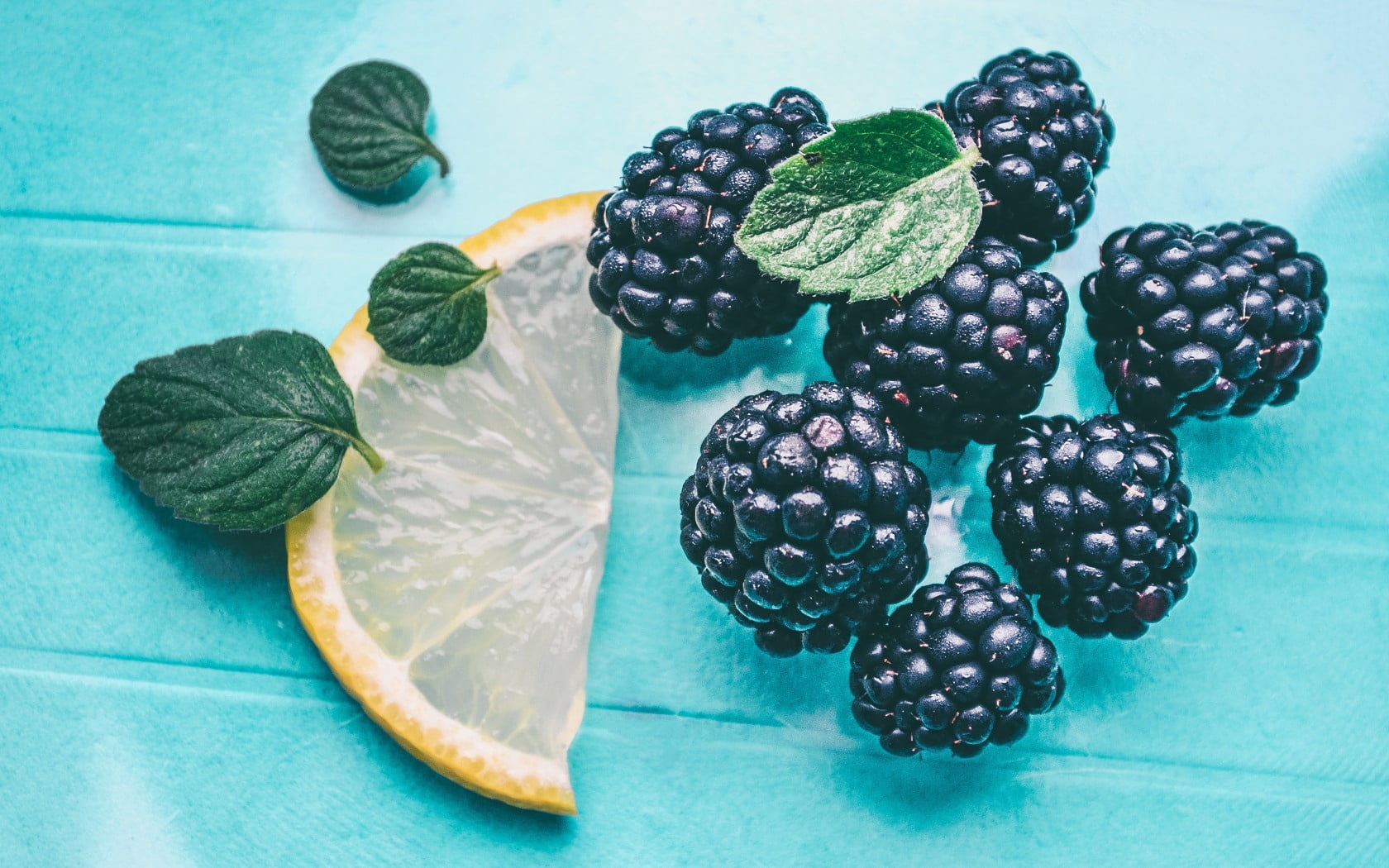 refreshment, mint, wood - Material, backgrounds, organic, close-up, freshness, healthy Eating, dieting, blue, berry, summer, plant, blackberry - Fruit, HD Wallpaper