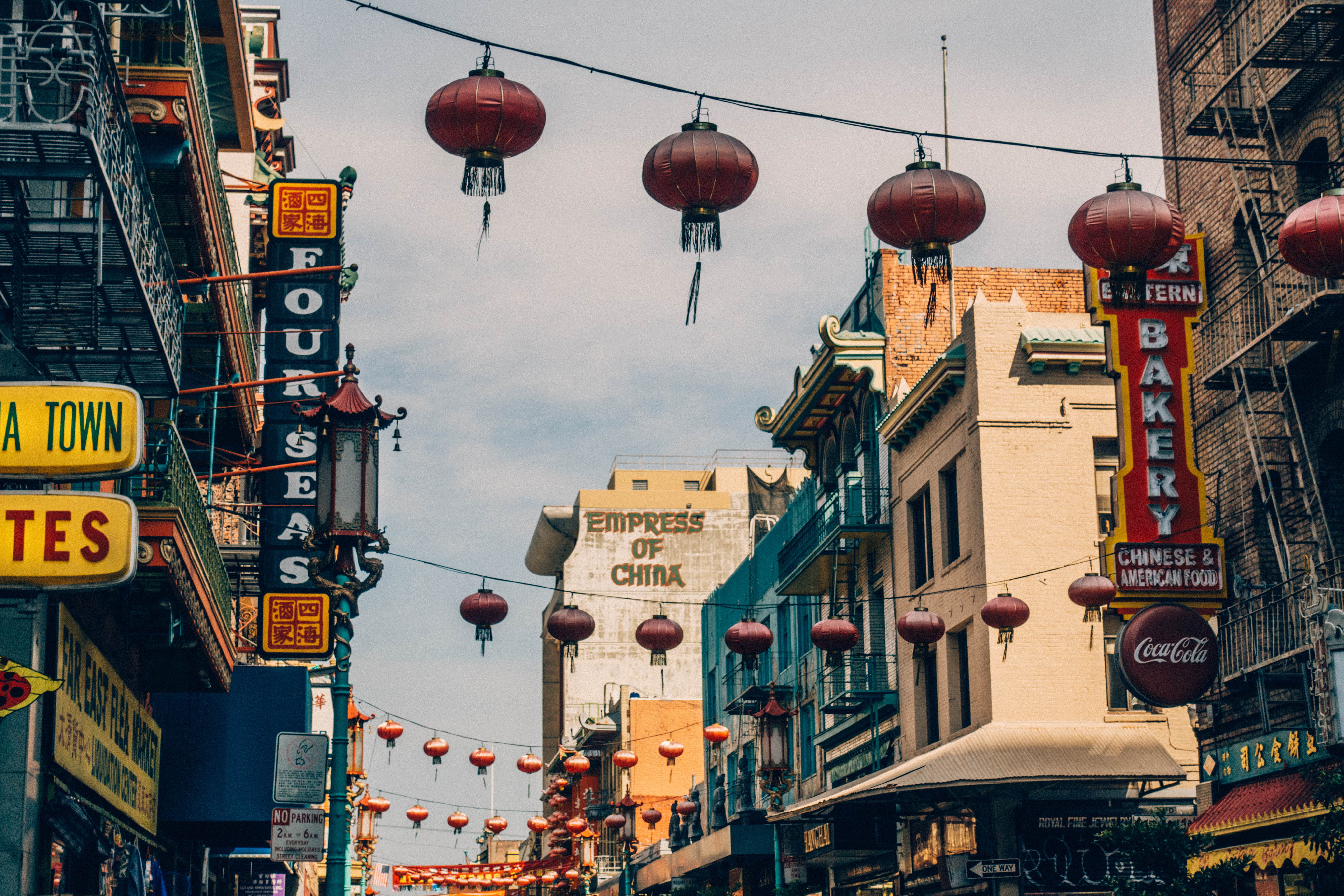 5K, traditional, building exterior, street, red, walking, californium, chinese lantern, nature, building, outdoors, hanging, lantern, city, vintage, incidental people, HD Wallpaper