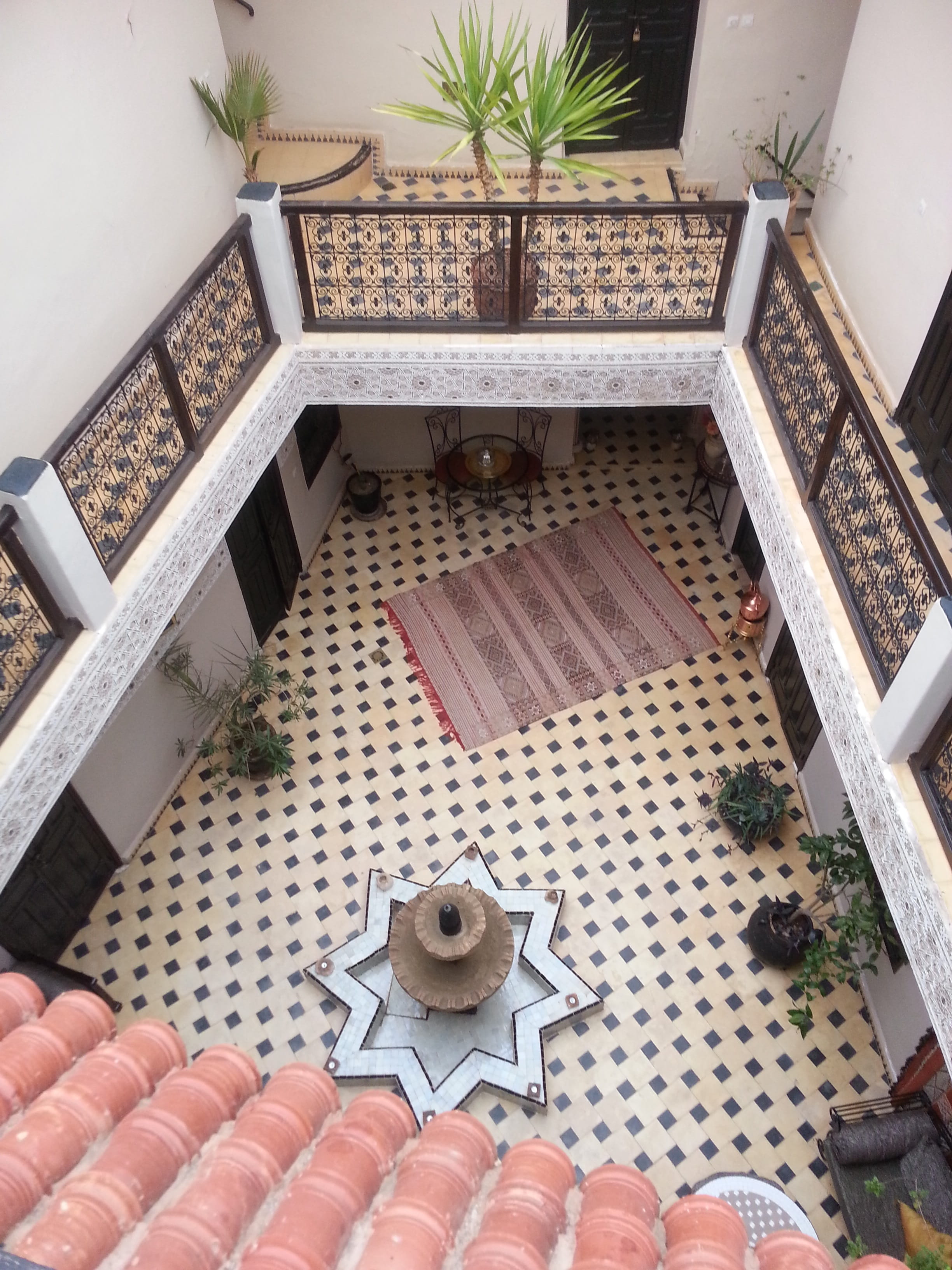 casba, Riad, no people, box, architecture, nature, indoors, wood - material, potted plant, still life, furniture, day, seat, table, chair, pattern, flooring, Phone HD Wallpaper