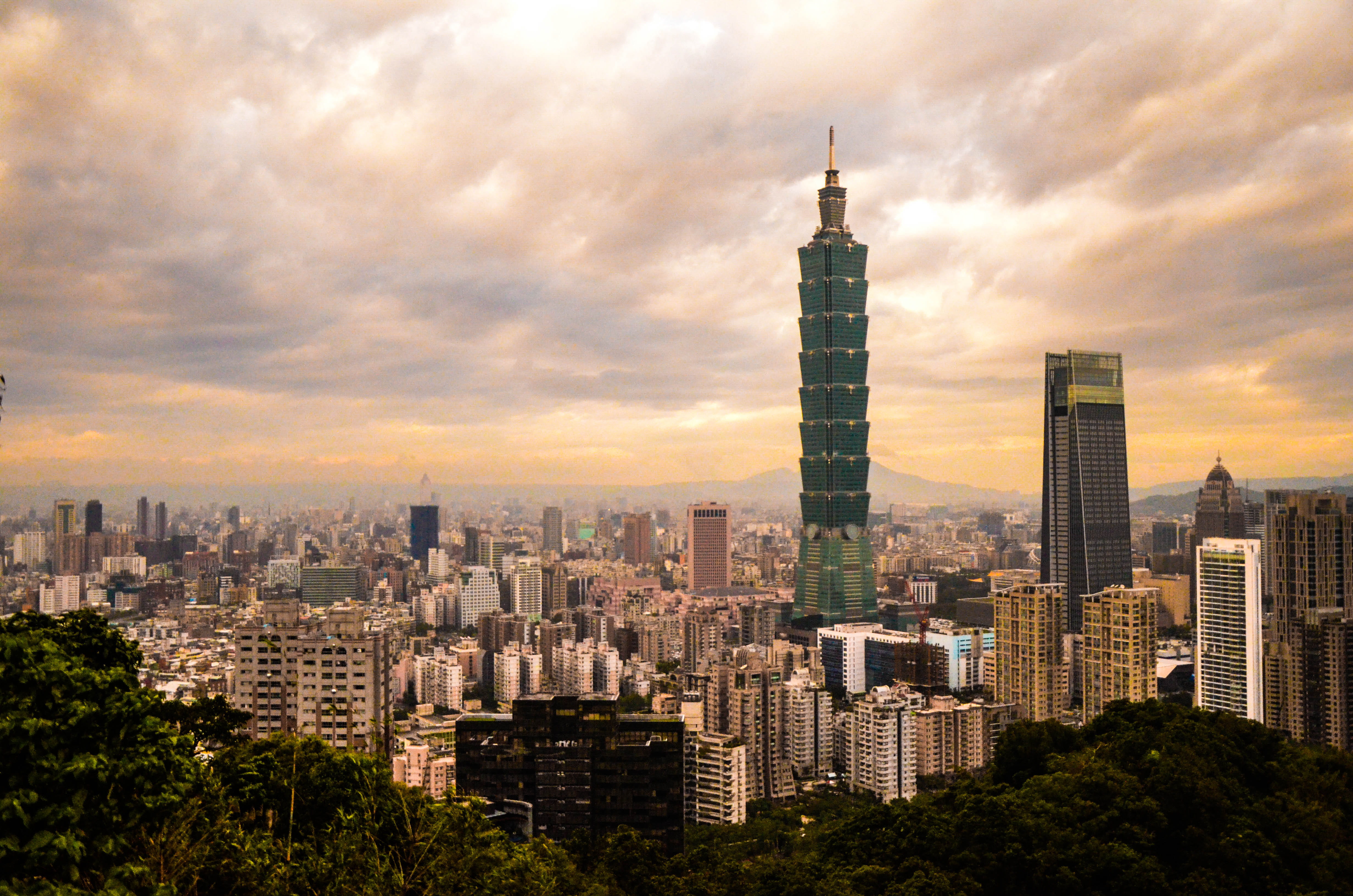 cloud - sky, city, urban skyline, trees, tall - high, urban, residential district, skyscraper, built structure, building exterior, no people, sunset, concrete, HD Wallpaper