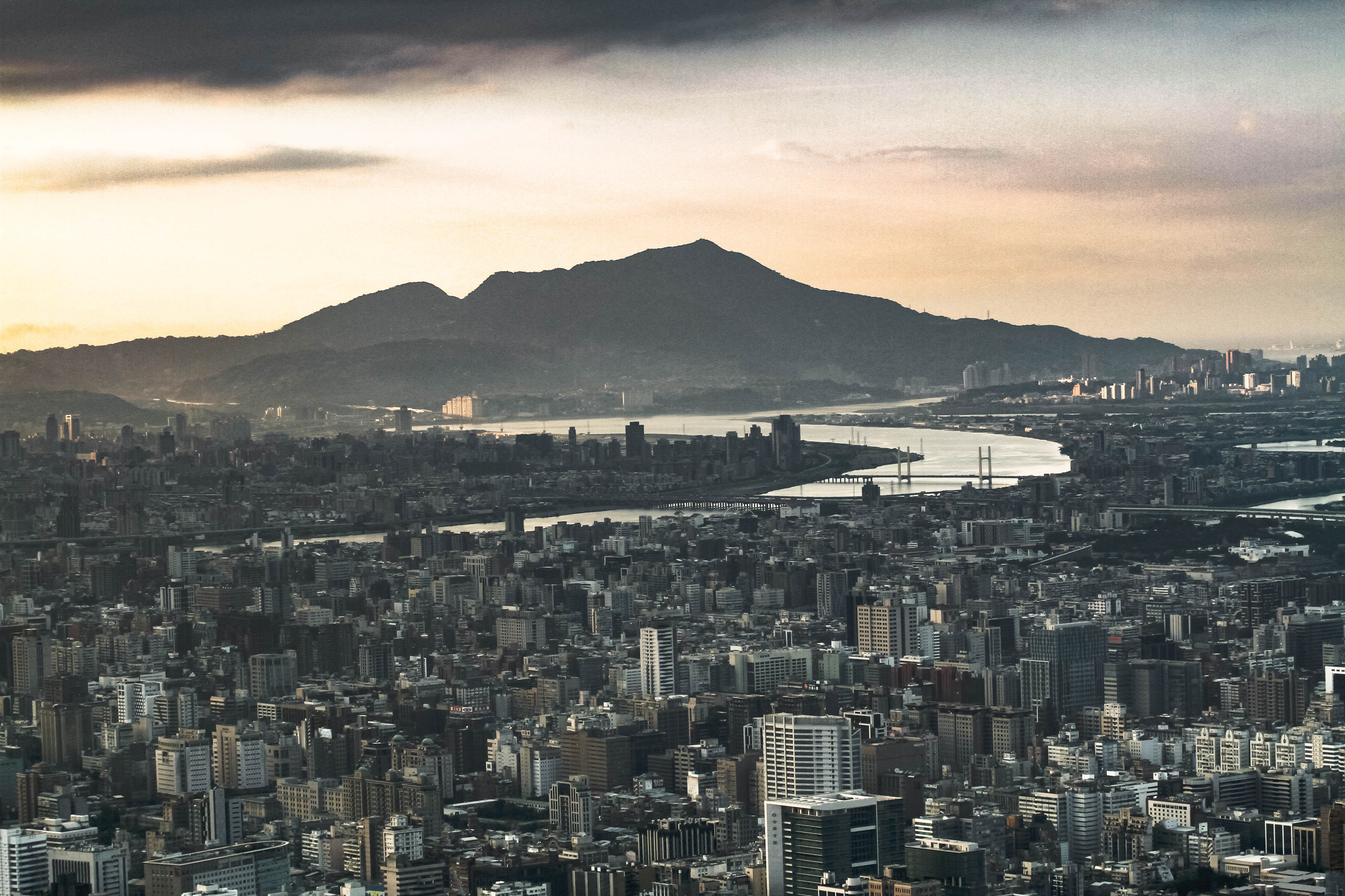 outdoors, dusk, building exterior, architecture, building, cityscape, sky, built structure, moody, skyscraper, landscape, high angle view, mountain, crowded, HD Wallpaper