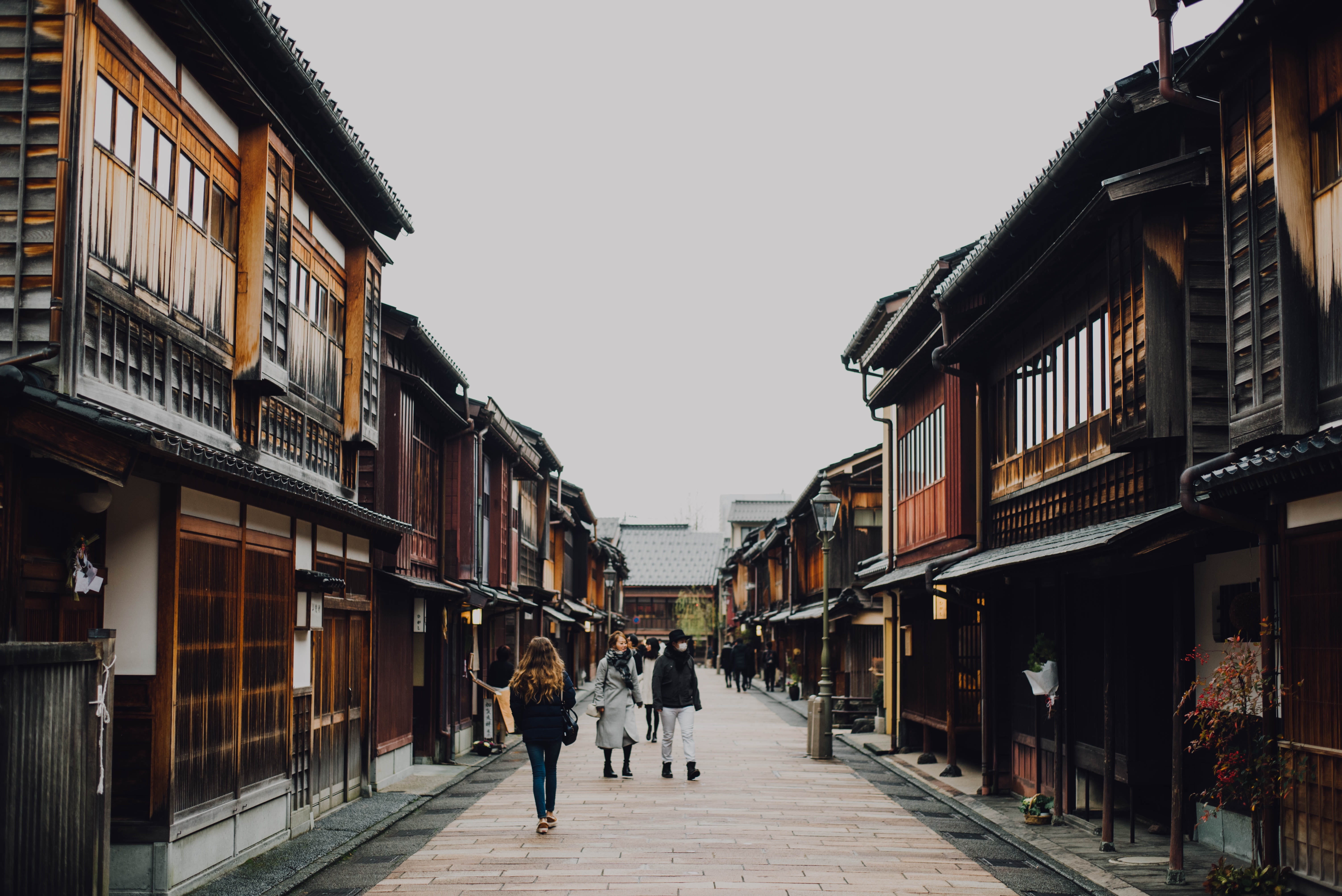 residential district, building, people, street, infrastructure, the way forward, women, 5K, men, walking, direction, nature, diminishing perspective, alley, HD Wallpaper