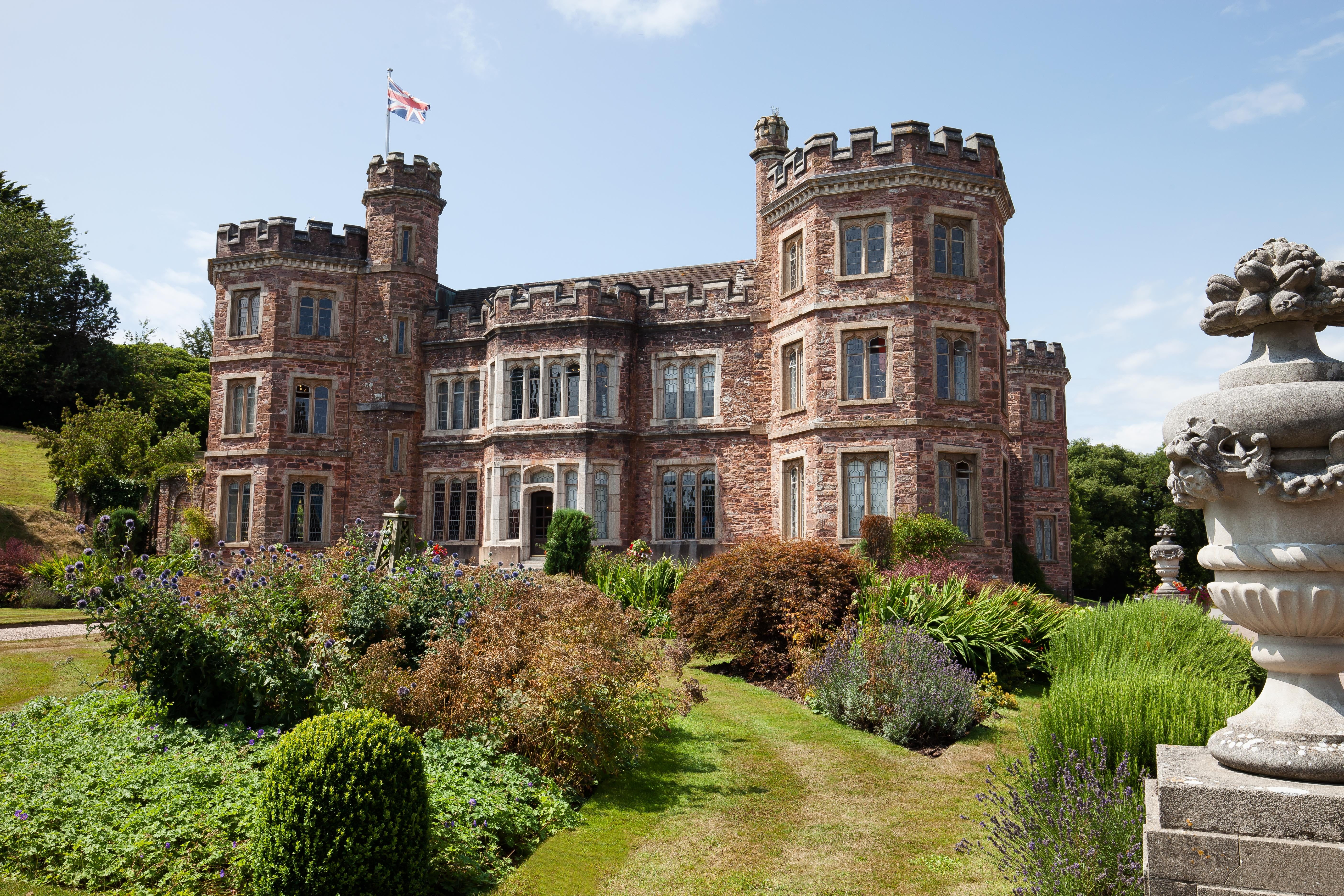 famous Place, representation, flag, building exterior, england, property, sculpture, gorgeous, the past, outdoors, brown, trees, plant, manor house, no people, HD Wallpaper