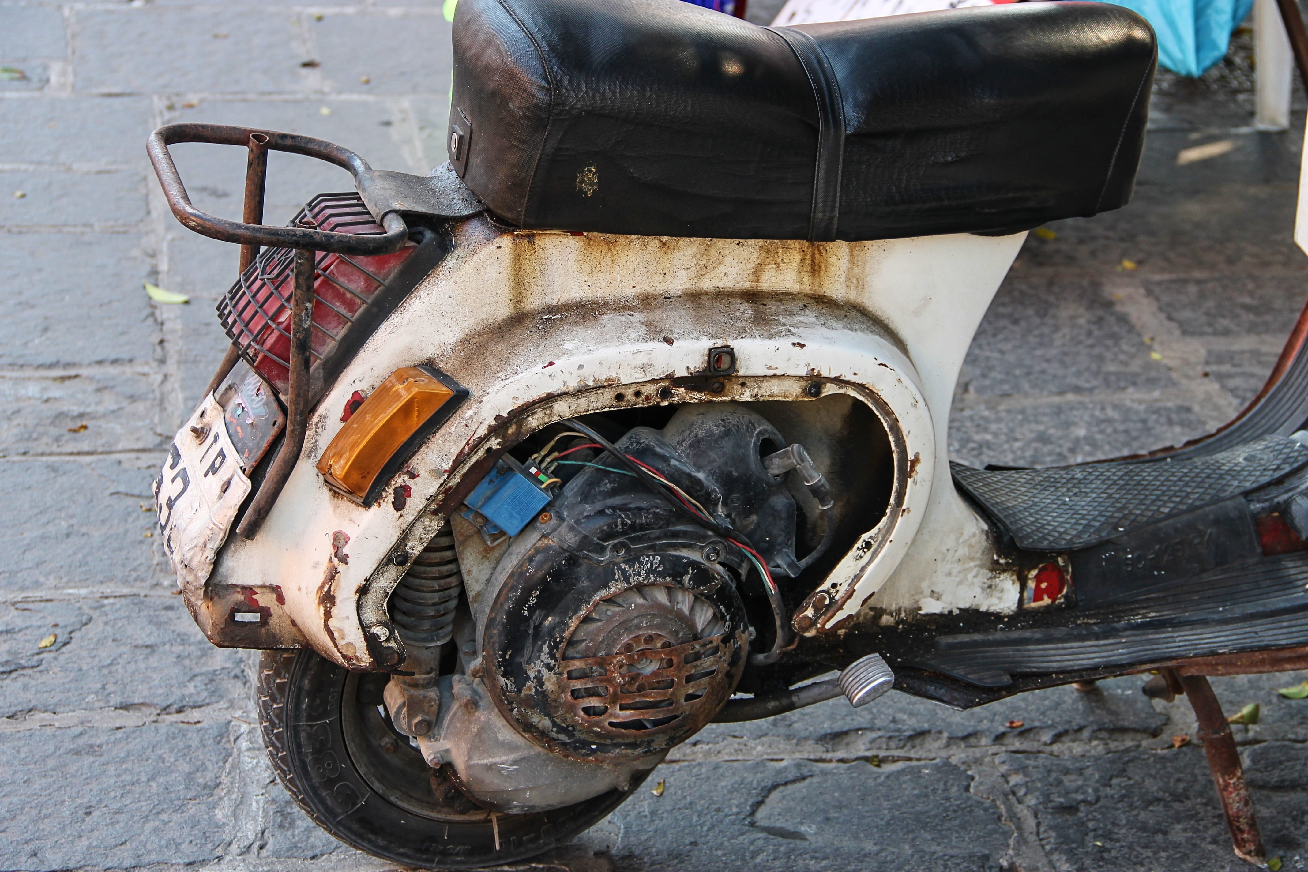 4K, street, seat, clutch, flitzer, motorcycle, roller, two wheeled vehicle, motor scooter, day, pedal, rusty, car, damaged, ruined, classic, vehicle, transportation, HD Wallpaper