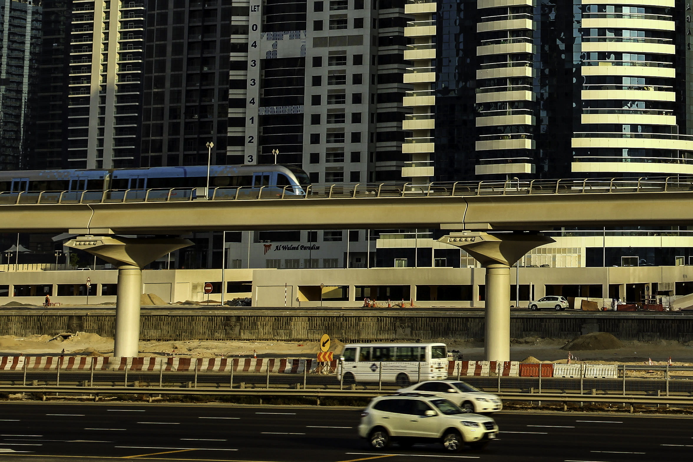 UAE, architectural column, outdoors, s, line, photos, business, bridge - man made structure, land vehicle, motion, metro, downtown District, united, arab, HD Wallpaper